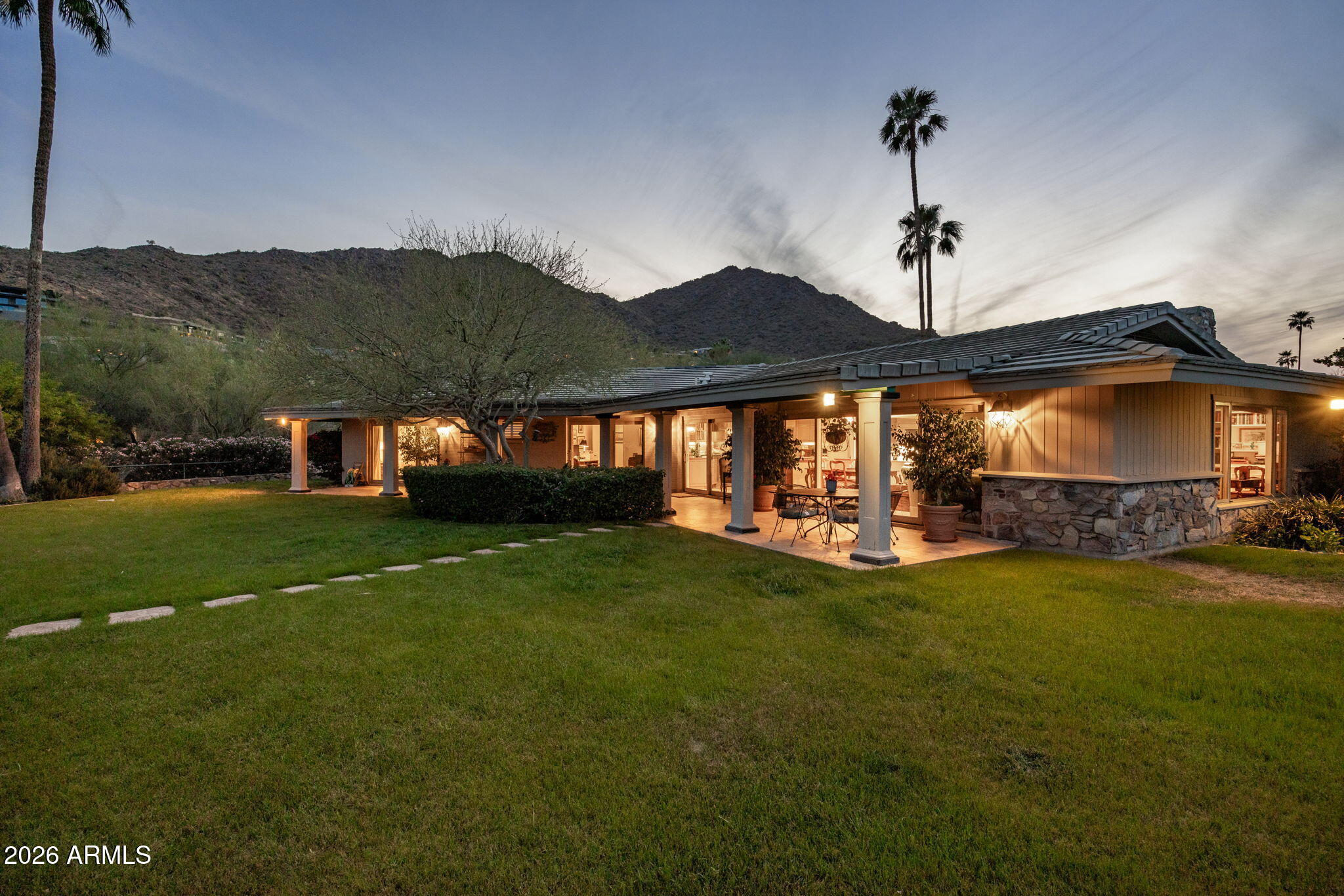 ROLLING HILLS - Residential