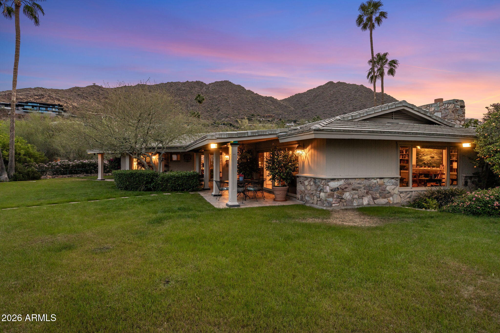 ROLLING HILLS - Residential