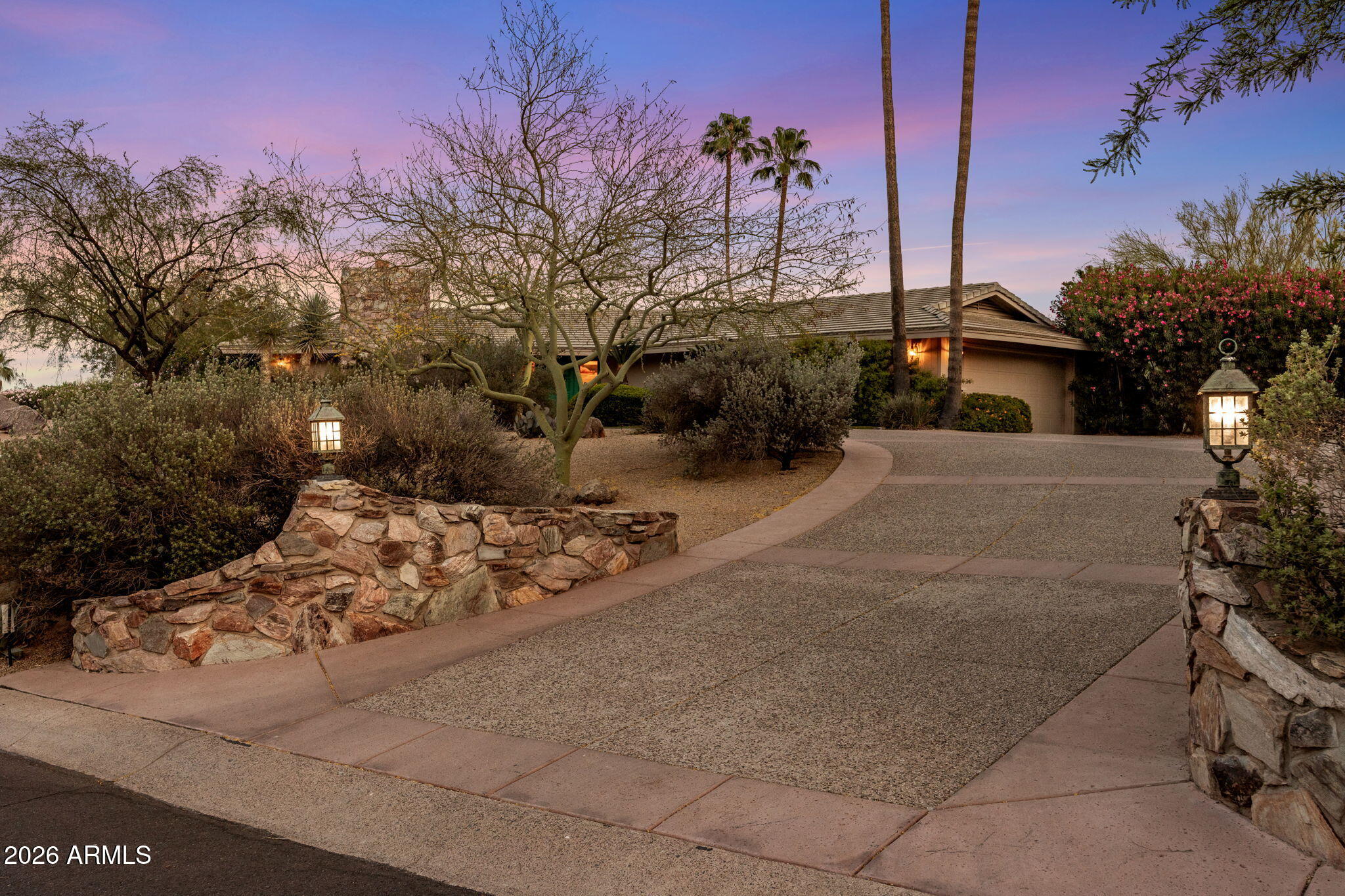 ROLLING HILLS - Residential