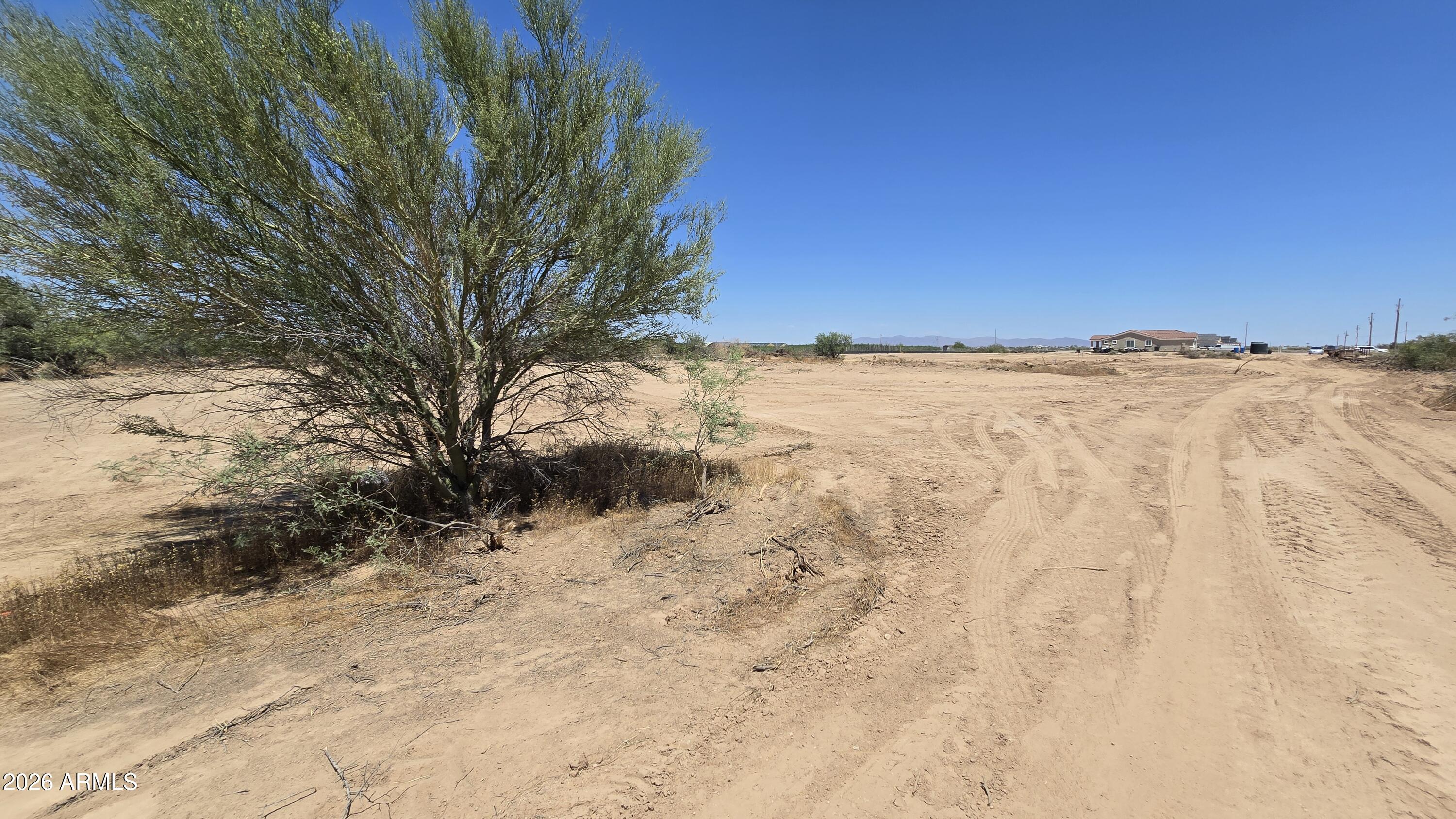 Exceptional Real Estate Opportunity!
The Perfect Place to Build Your Dream House with 1-Acre at your disposal, this is the ultimate foundation for a custom-designed residence. Whether you envision a modern desert ranch
Enjoy breathtaking views of the surrounding mountains and the wide-open sky. Tonopah is famous for its incredible sunsets, clear dark nights and peaceful rural living.