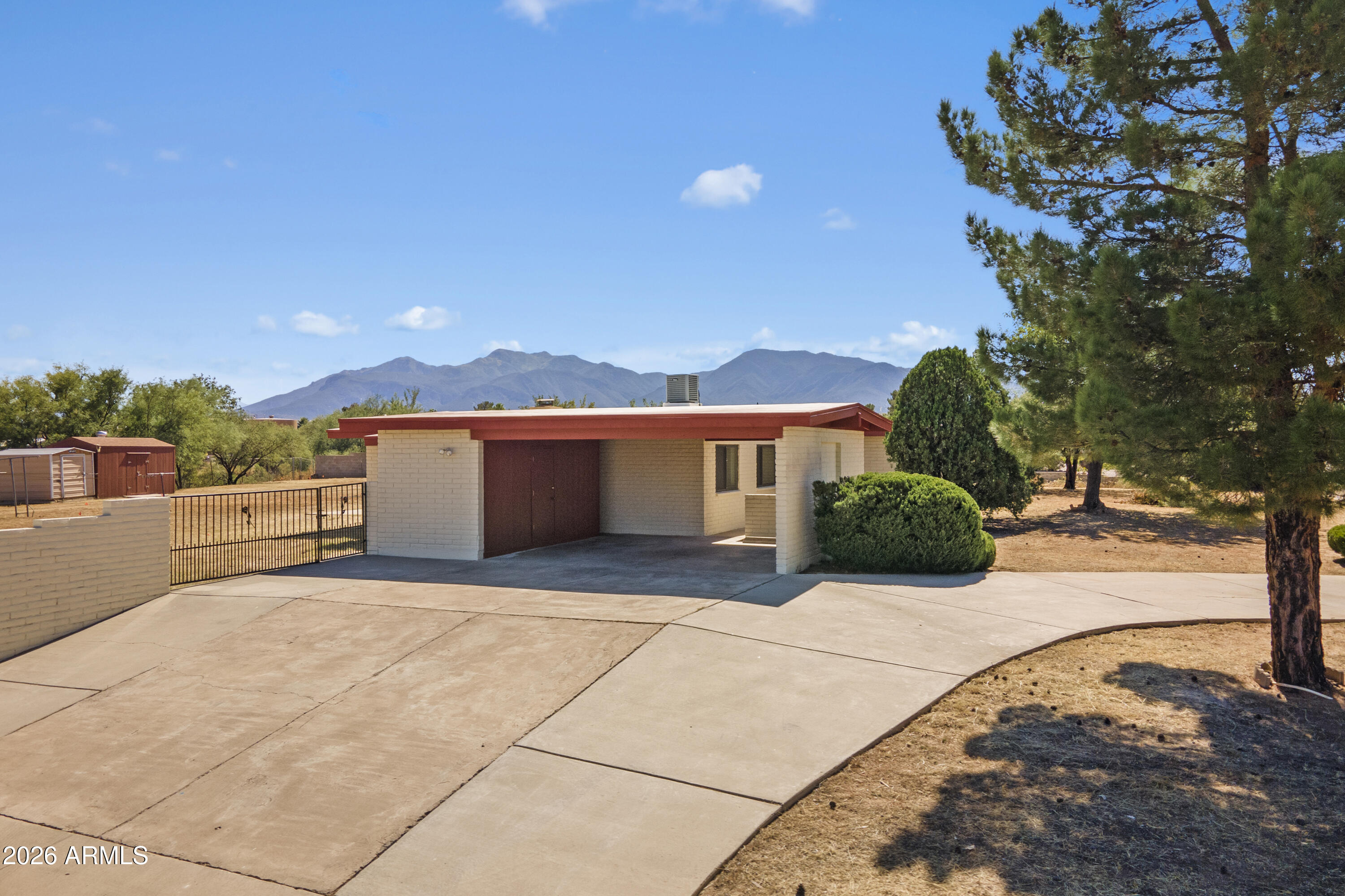 TOWN & COUNTRY ESTATES 4 - Residential