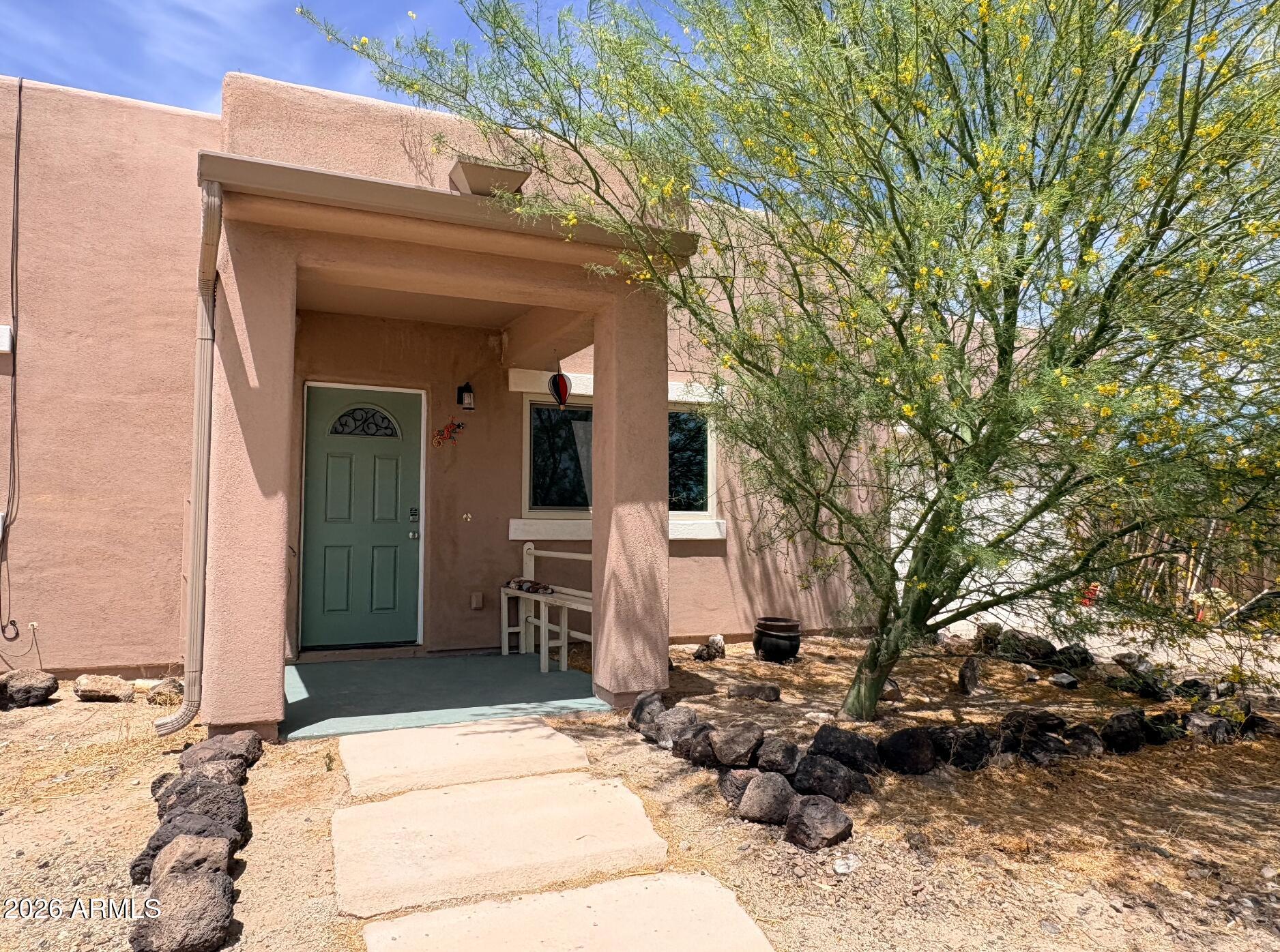 Looking for space and freedom? This 1-acre horse property in Tonopah delivers! Featuring 3 bedrooms, 2 bathrooms, and 1,725 sq ft, this home offers an open-concept layout, granite kitchen countertops, and a spacious primary suite with walk-in closet and separate tub/shower.

With NO HOA, you have the flexibility to bring your horses, RVs, trailers, and more. Enjoy breathtaking desert and mountain views, quiet surroundings, and room to expand or customize. Perfect for those seeking country living. Irrigation system included.