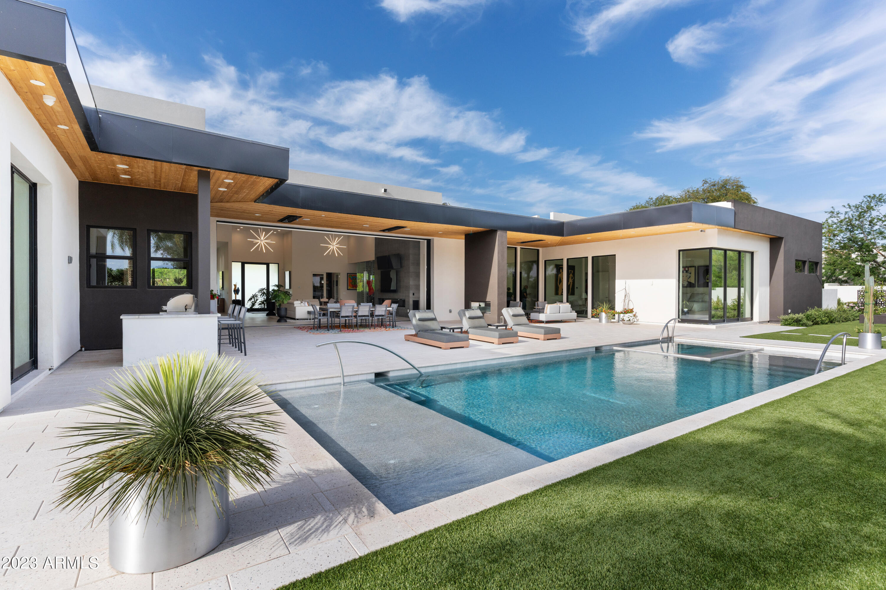 Mirada Los Arcos - Residential