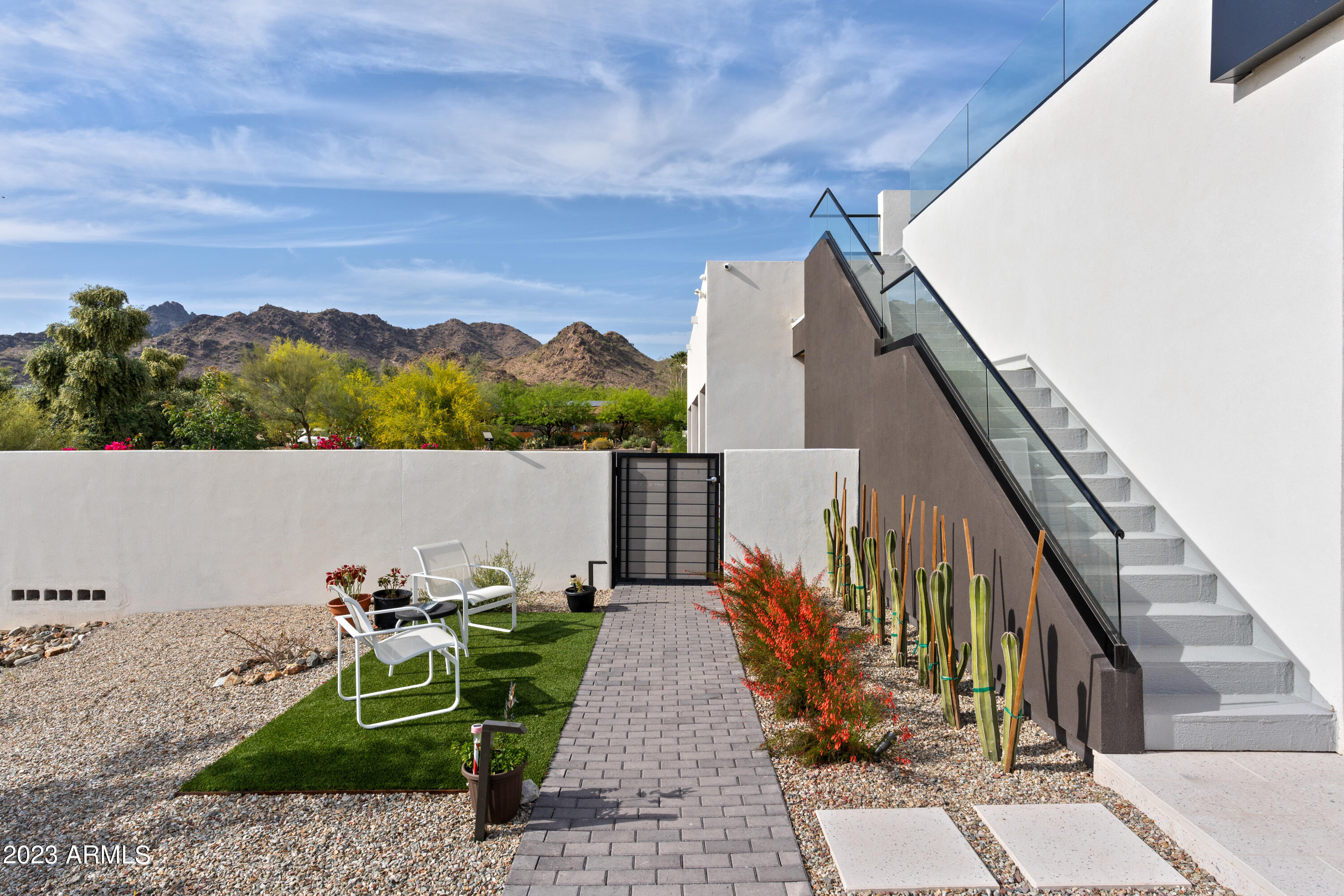 Mirada Los Arcos - Residential