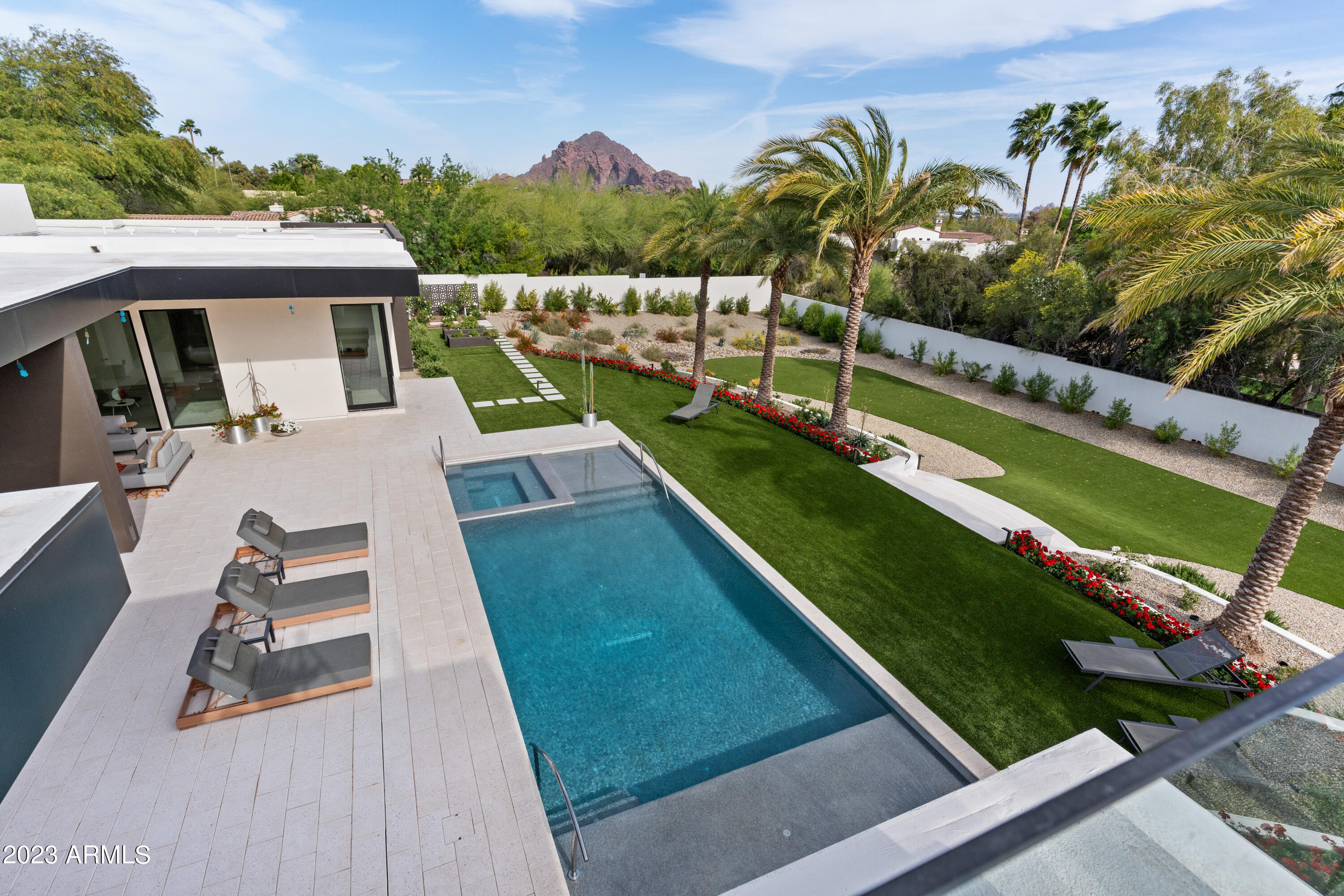 Mirada Los Arcos - Residential