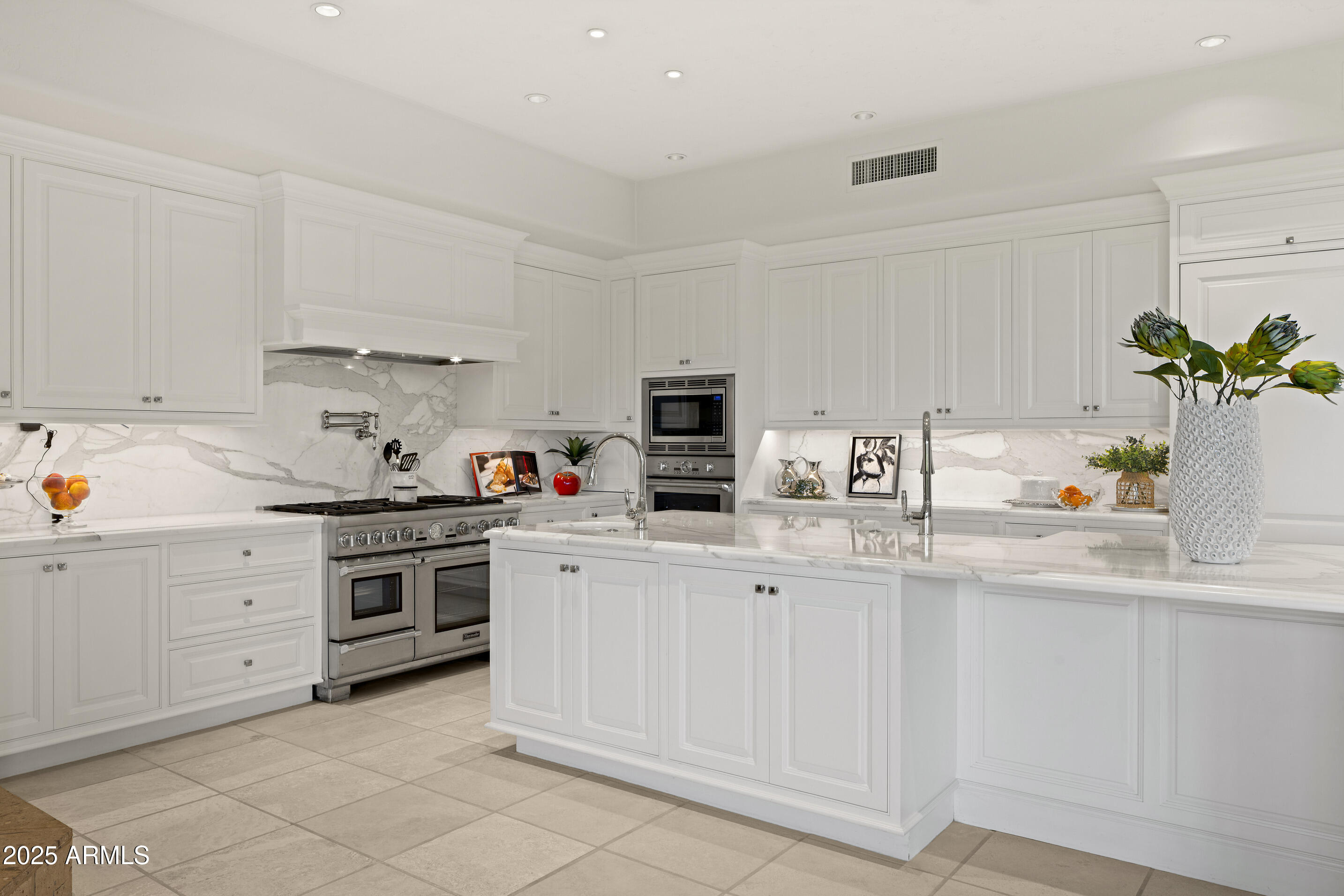 PARADISE VALLEY ESTATES - Residential