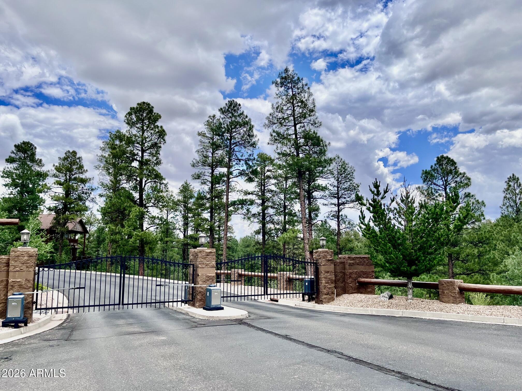 THE RETREAT VILLAS AT BISON CROSSING - Residential