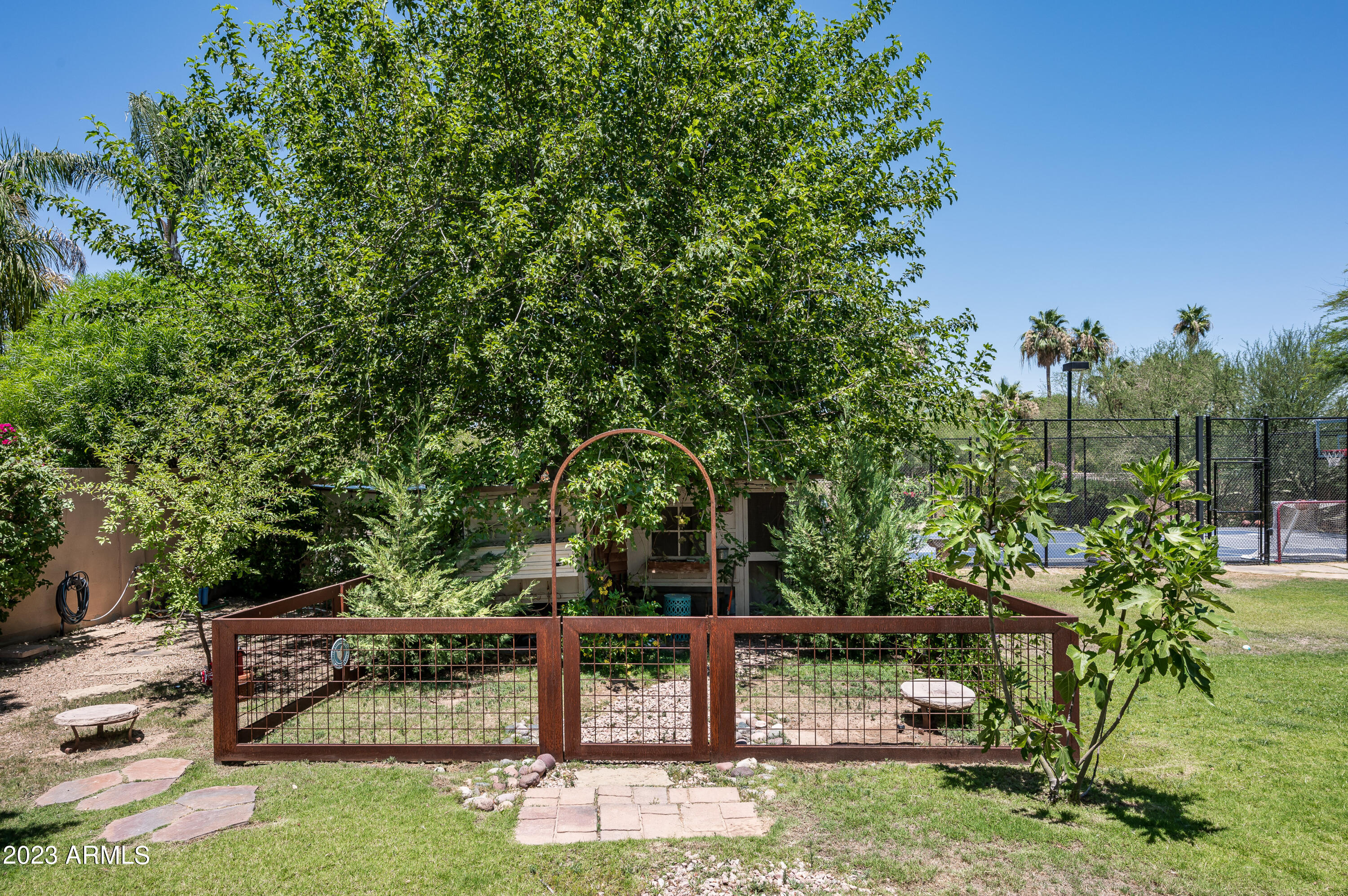 LEGENDARY ESTATES - Residential