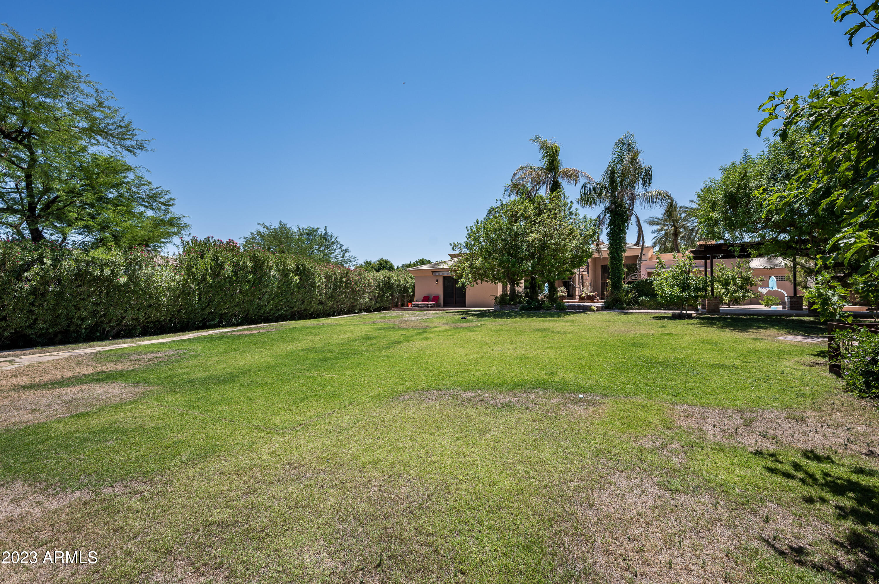 LEGENDARY ESTATES - Residential