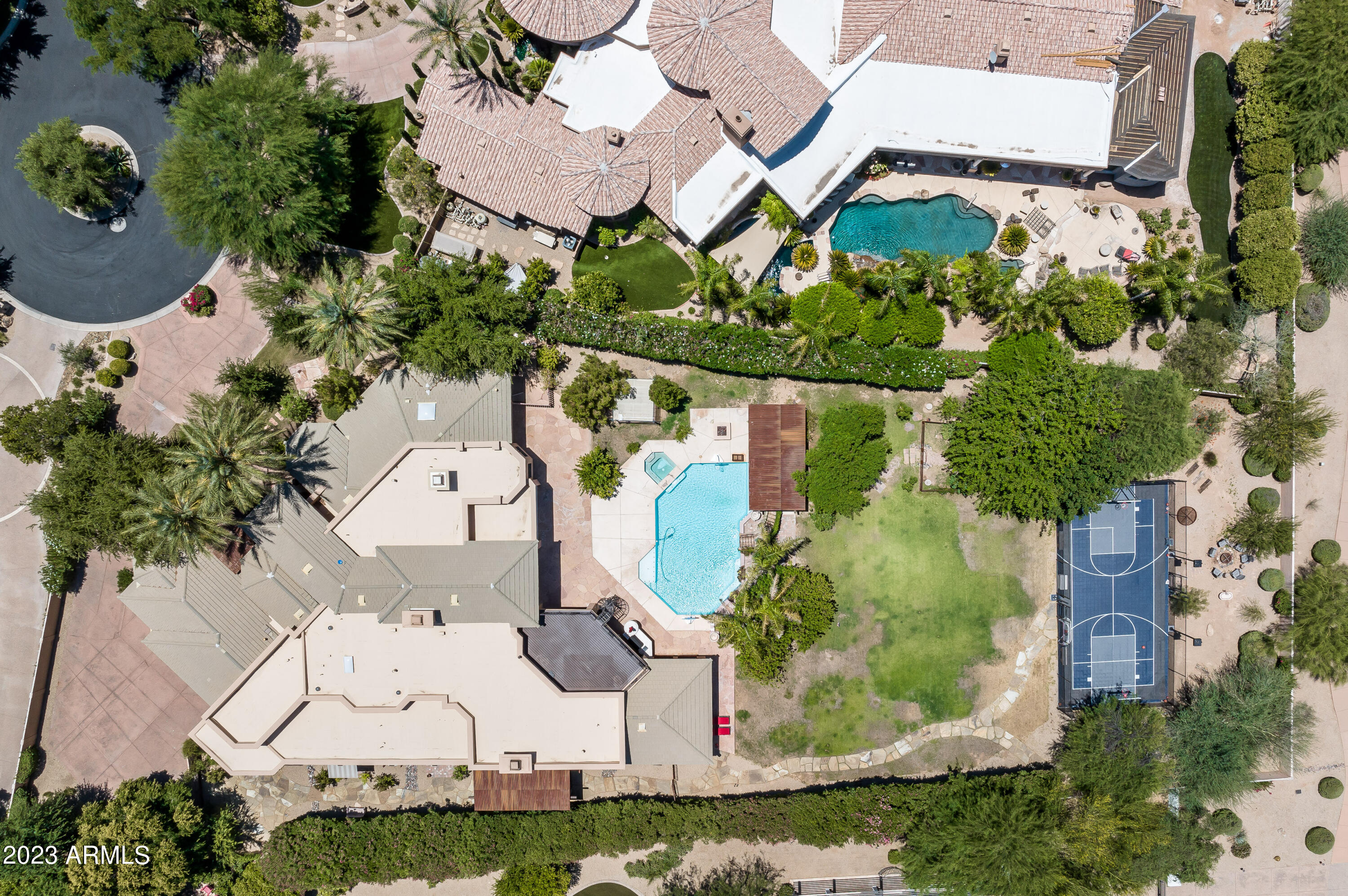 LEGENDARY ESTATES - Residential