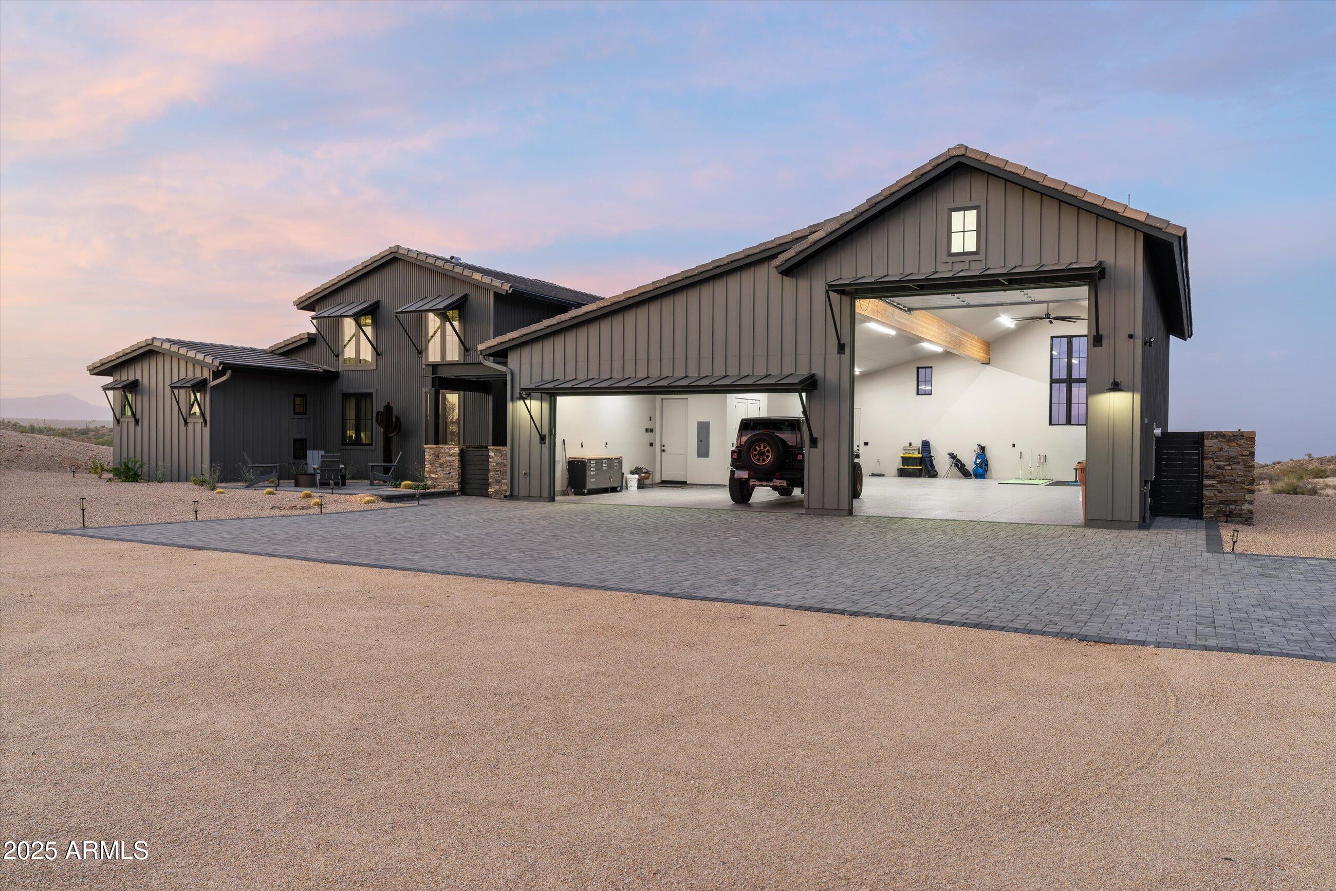 GOLDIE BROWN PINNACLE PEAK RANCH - Residential