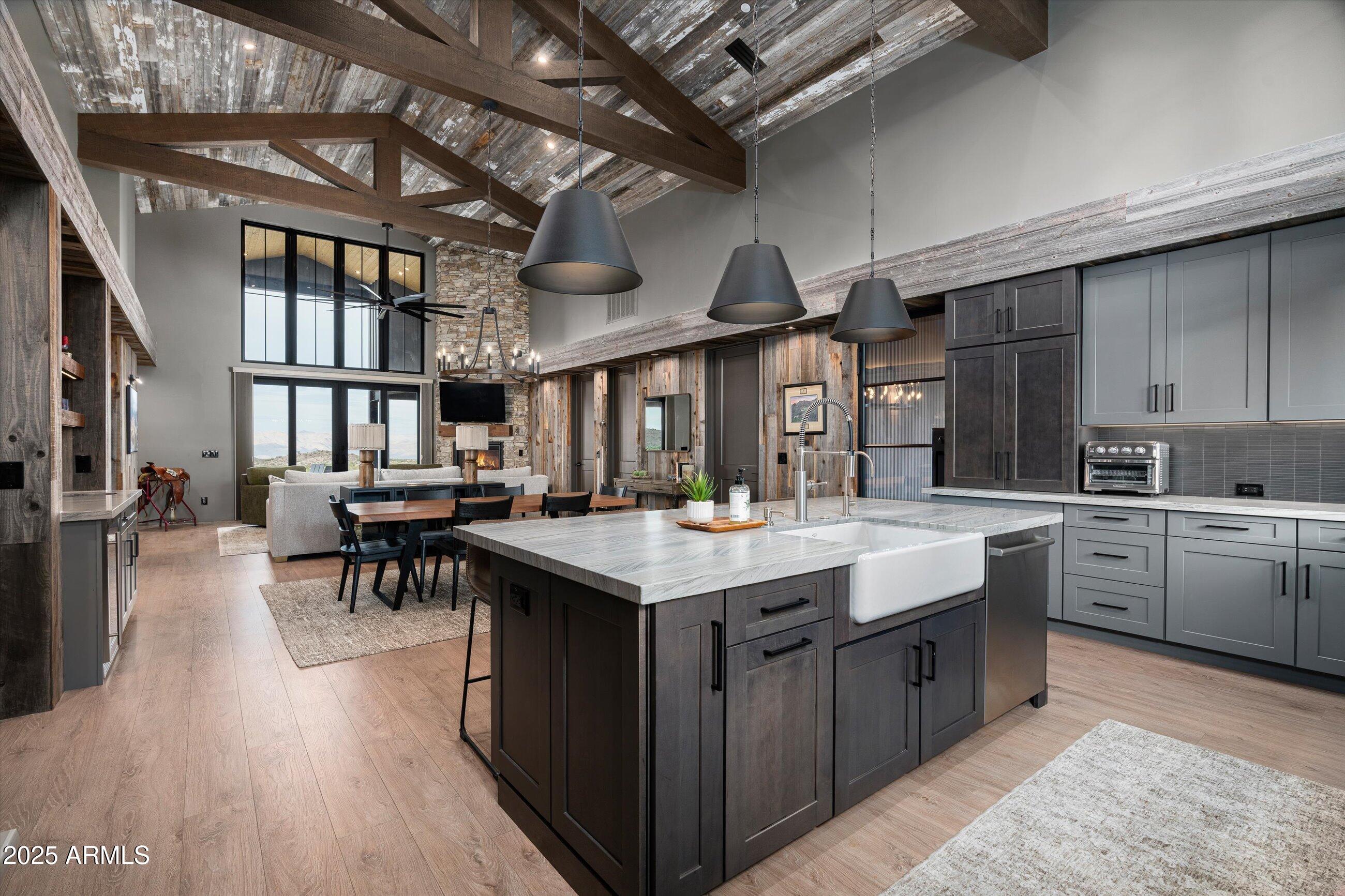 GOLDIE BROWN PINNACLE PEAK RANCH - Residential