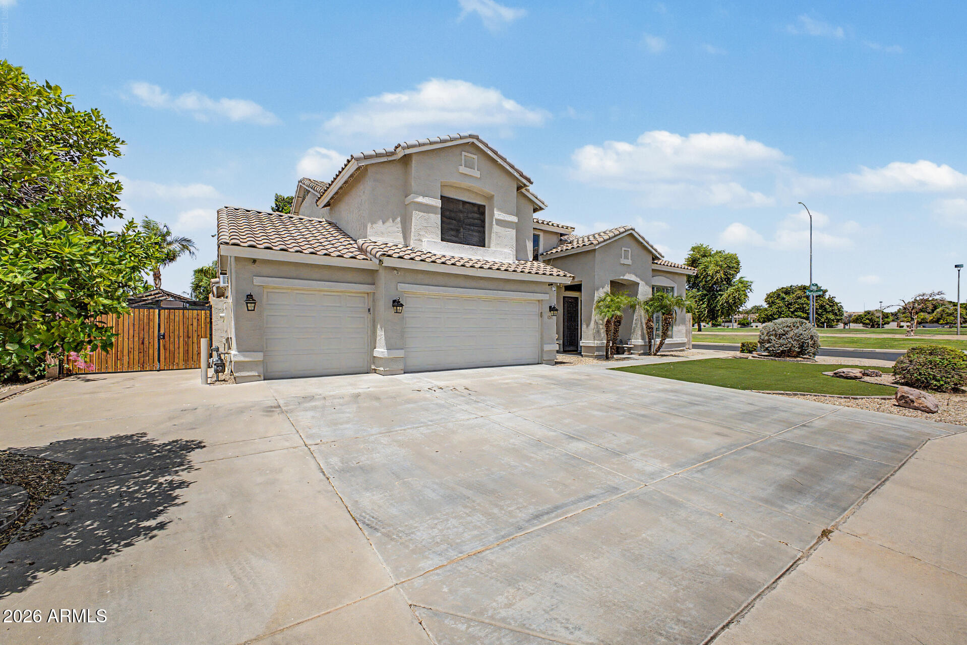 VALENCIA GROVES - Residential