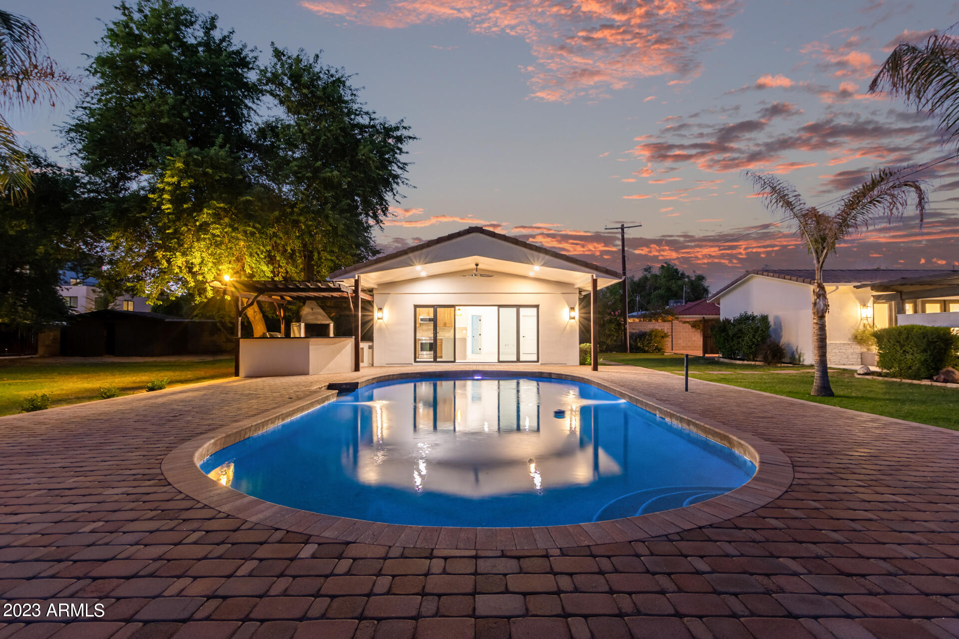 WHITCOMBS ROUNDUP RANCHOS - Residential