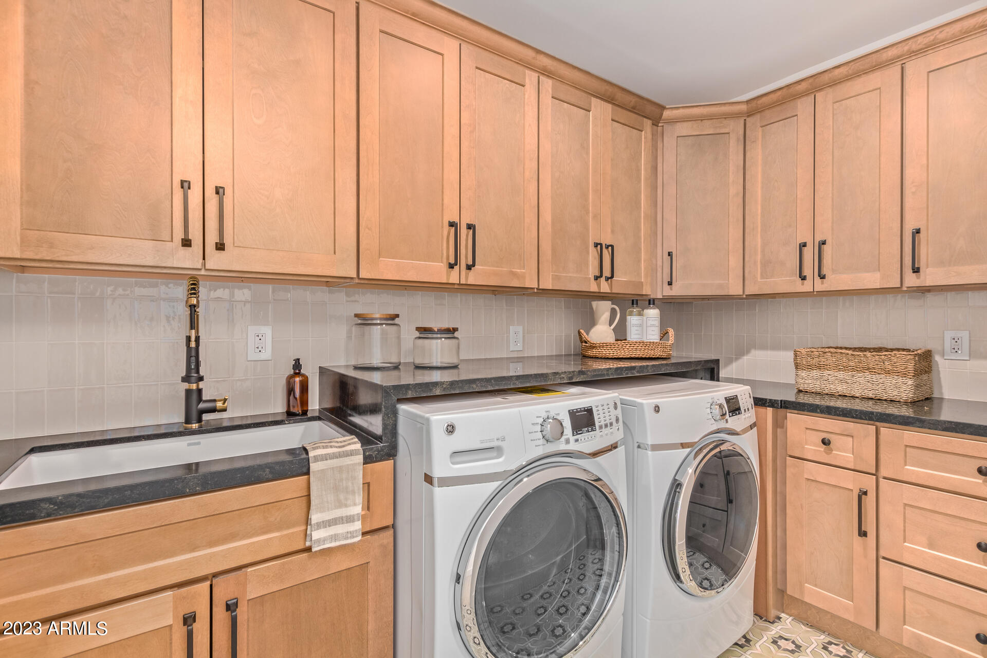 WHITCOMBS ROUNDUP RANCHOS - Residential