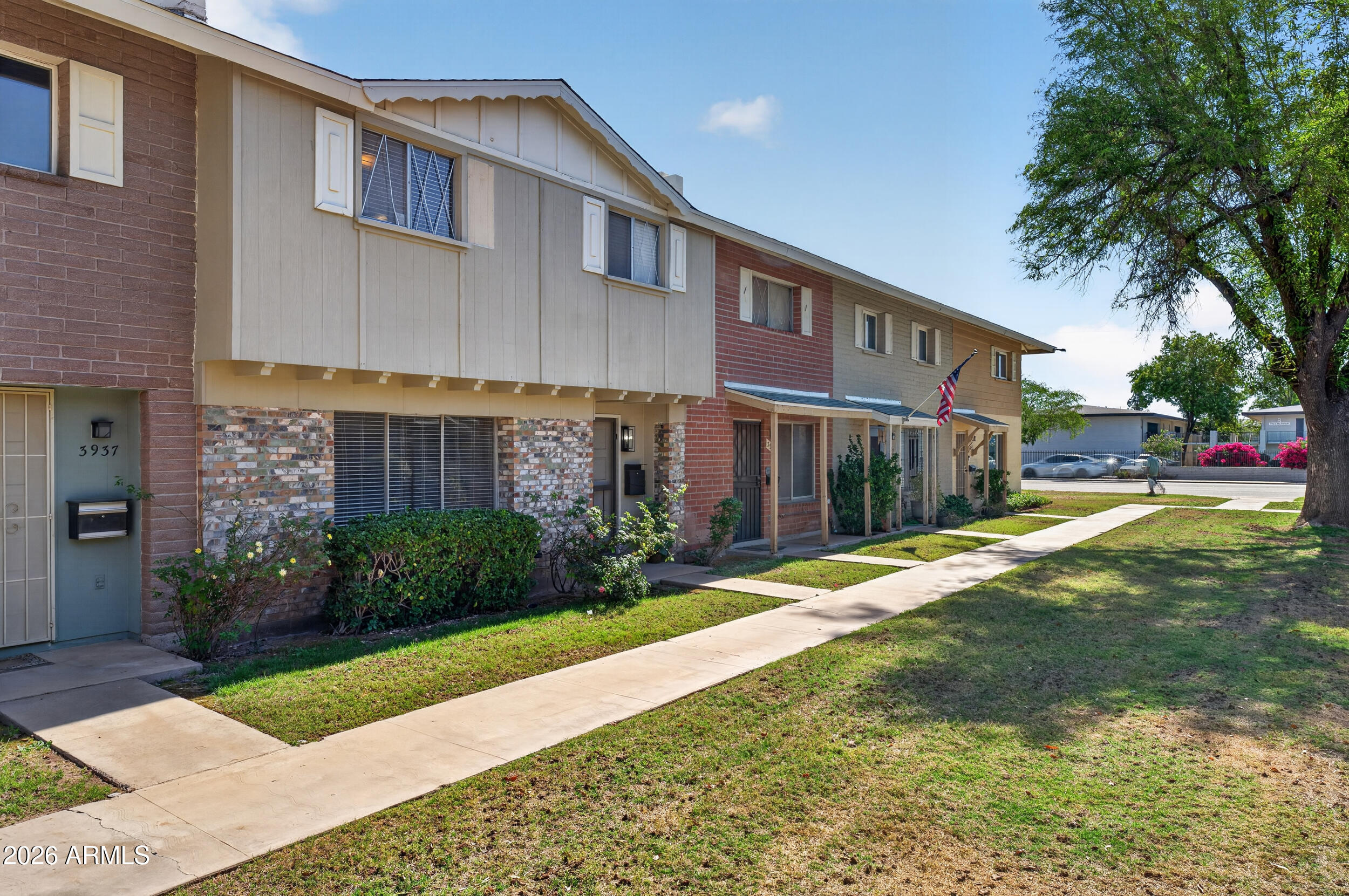 TEMPE GARDENS TOWNHOUSE CONDO LOT 81-169 - Residential