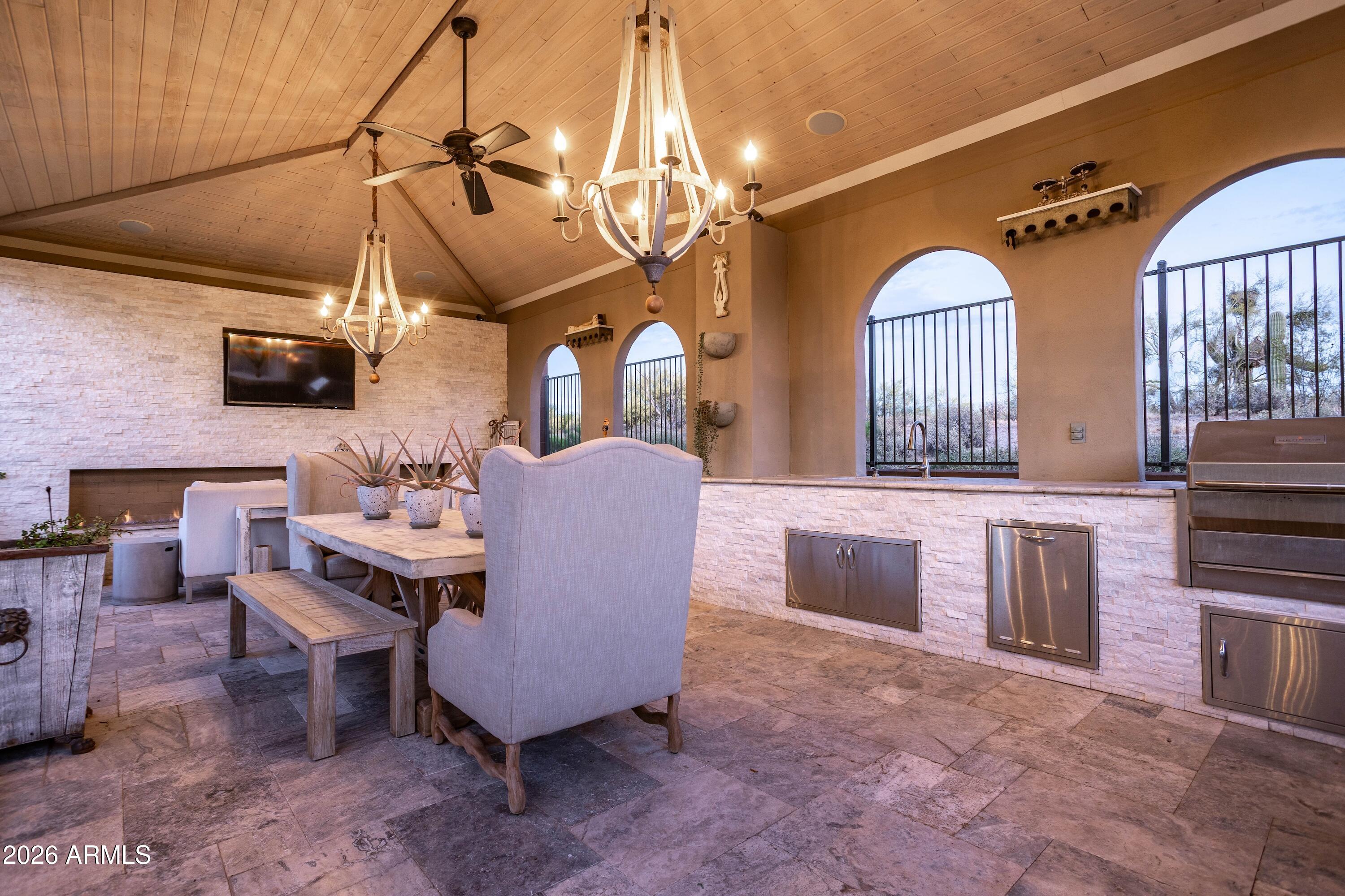 LONE MOUNTAIN - Residential