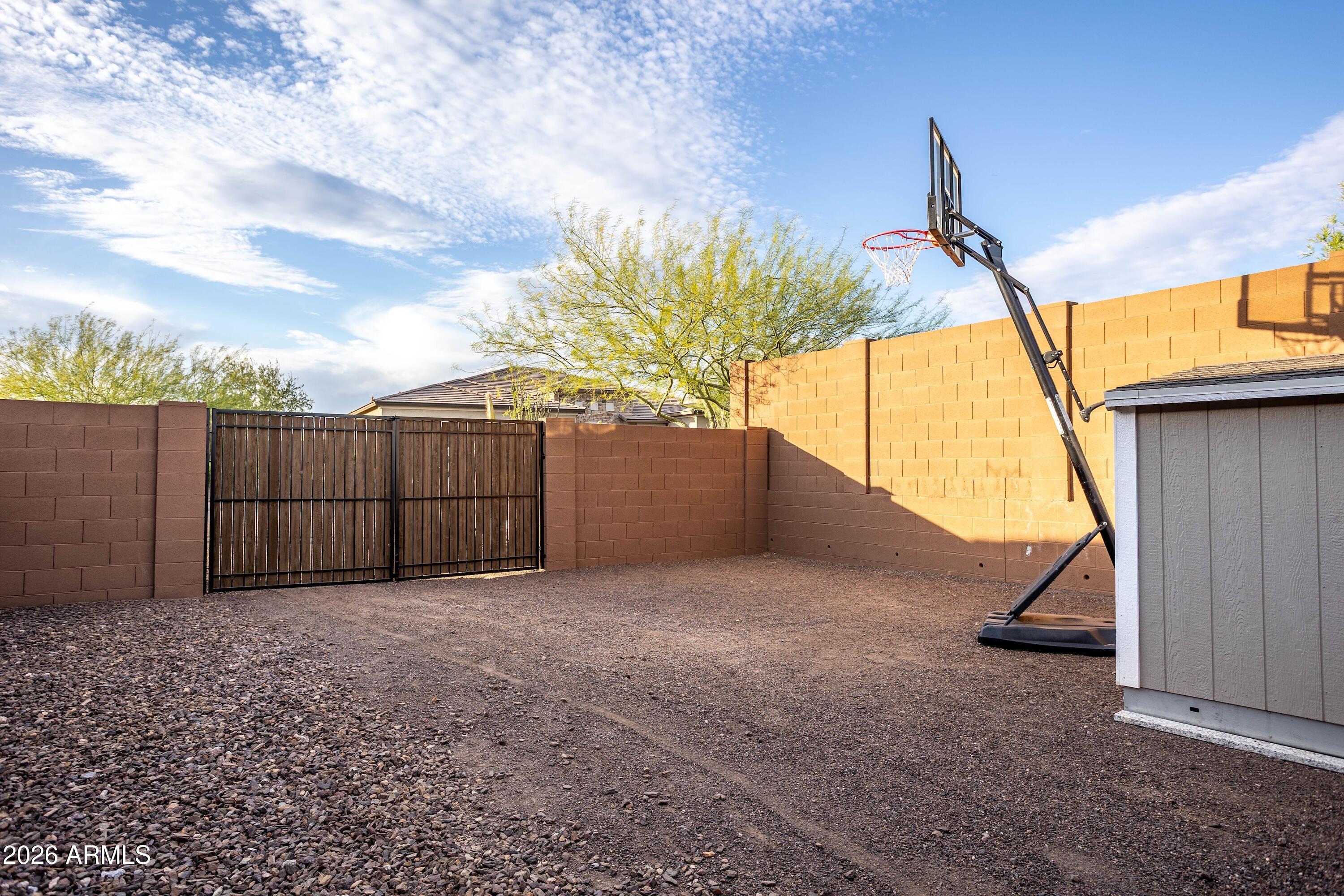LONE MOUNTAIN - Residential