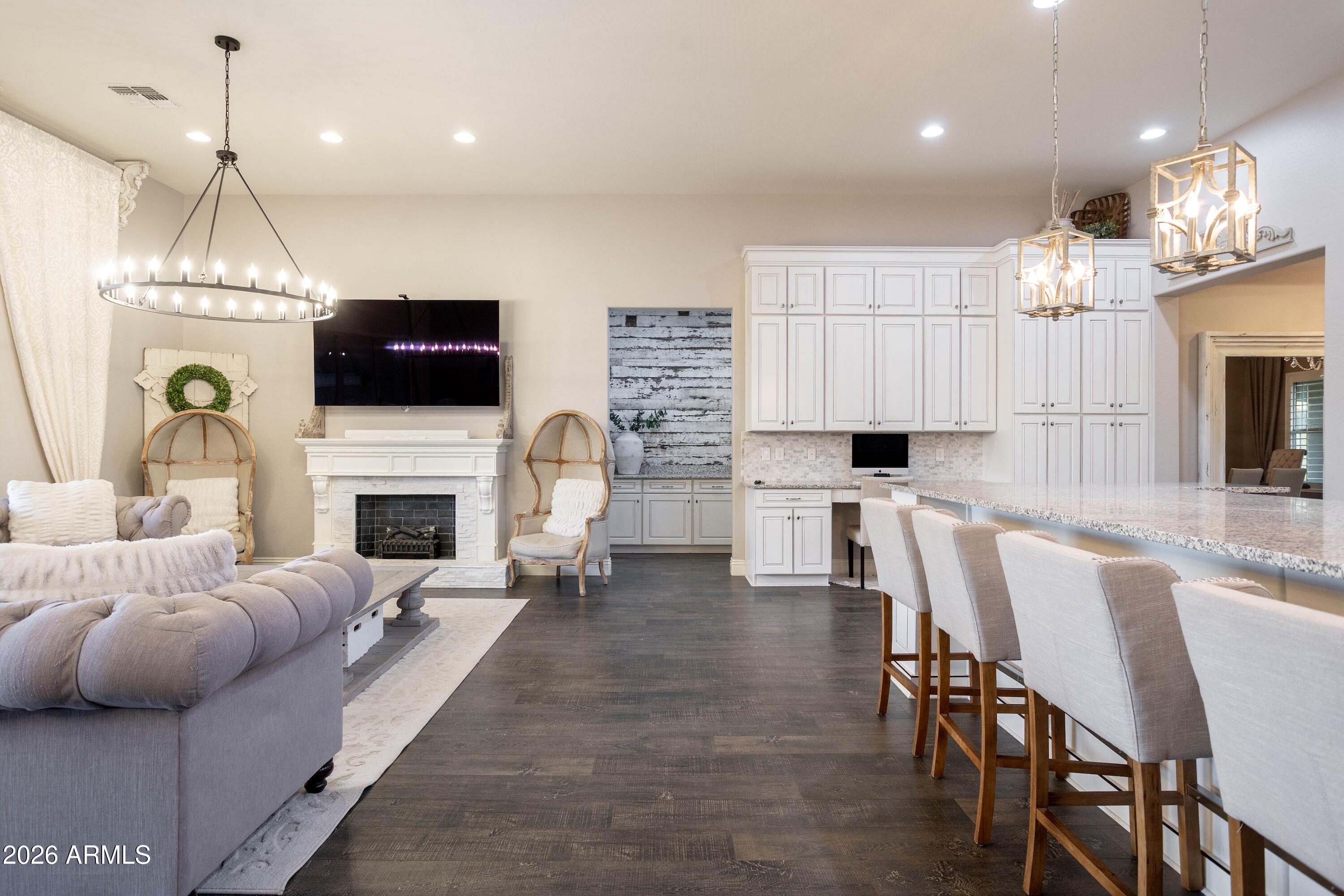 LONE MOUNTAIN - Residential