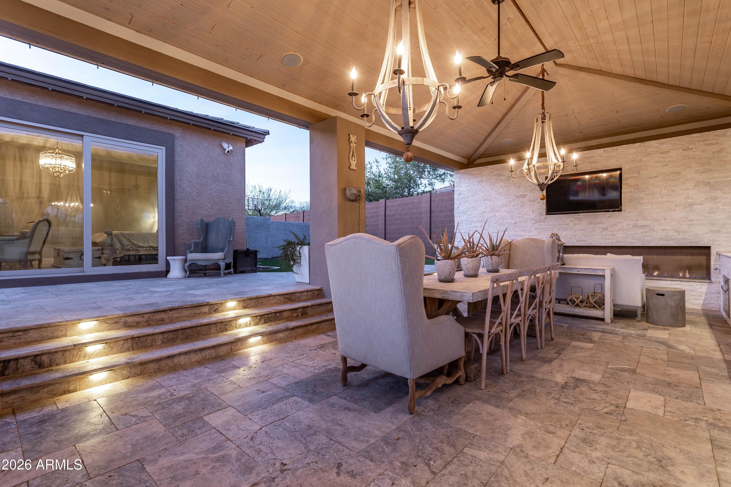 LONE MOUNTAIN - Residential