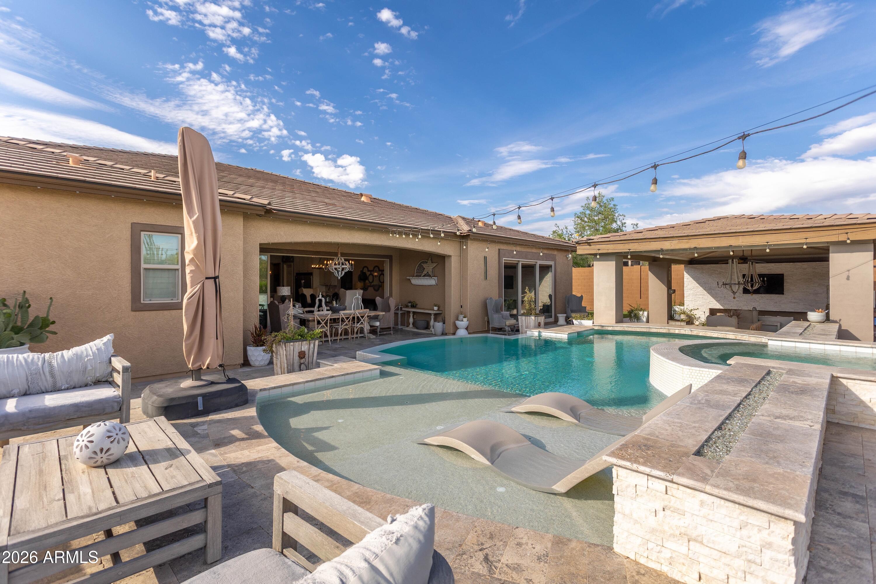 LONE MOUNTAIN - Residential