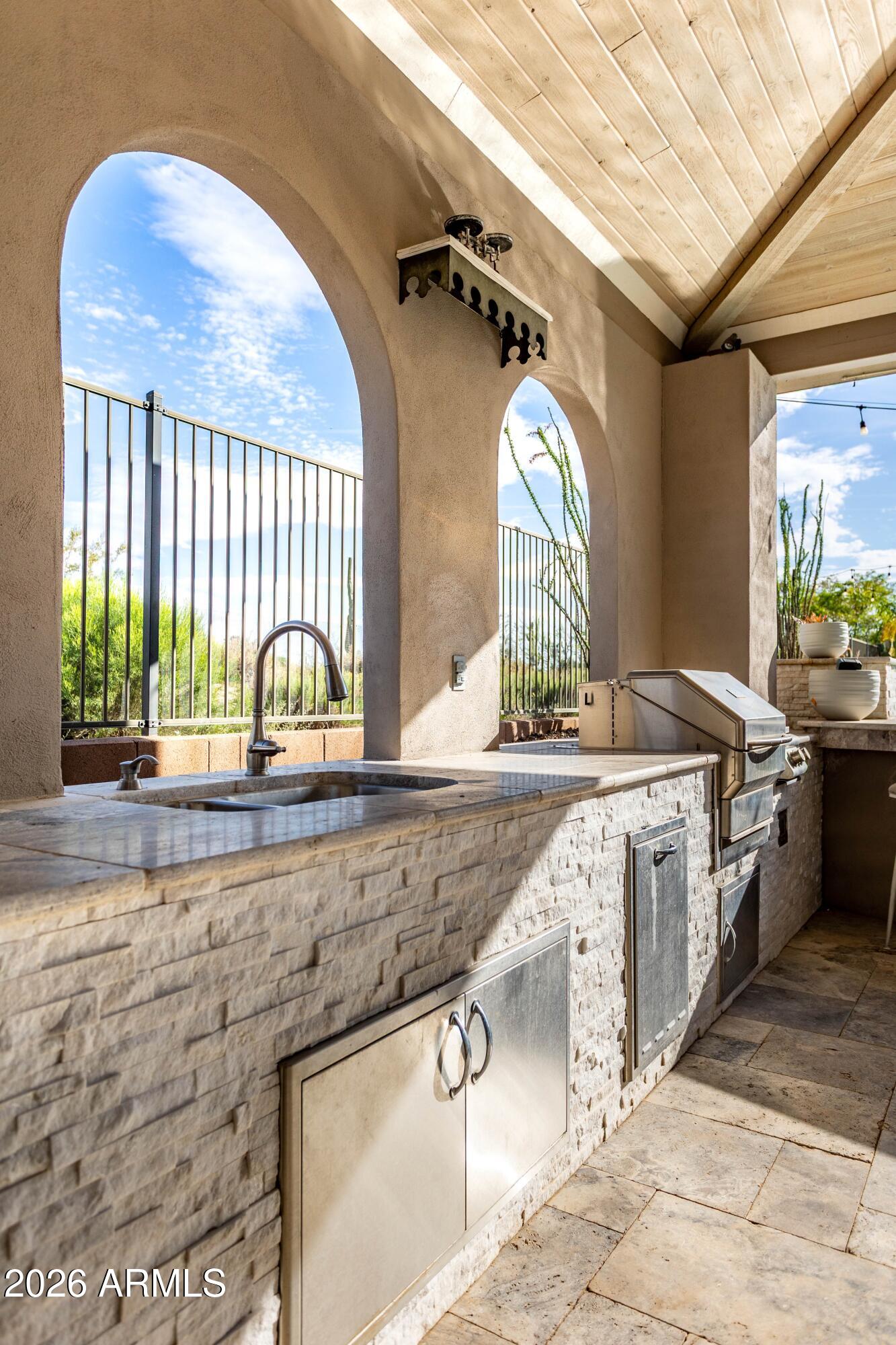 LONE MOUNTAIN - Residential