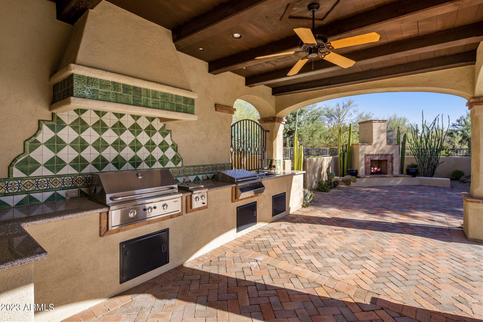 WHISPER ROCK UNIT 2 - Residential