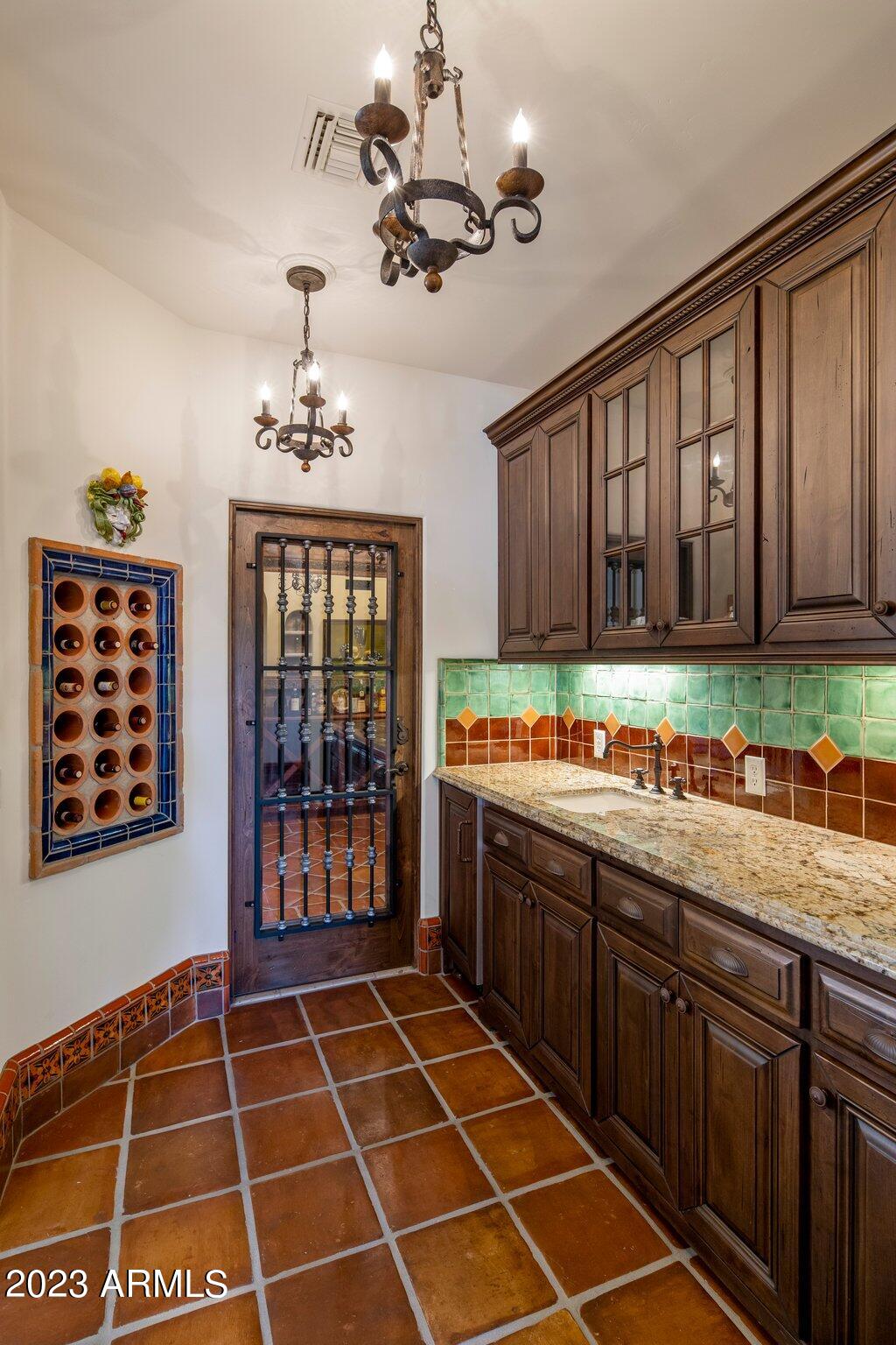 WHISPER ROCK UNIT 2 - Residential