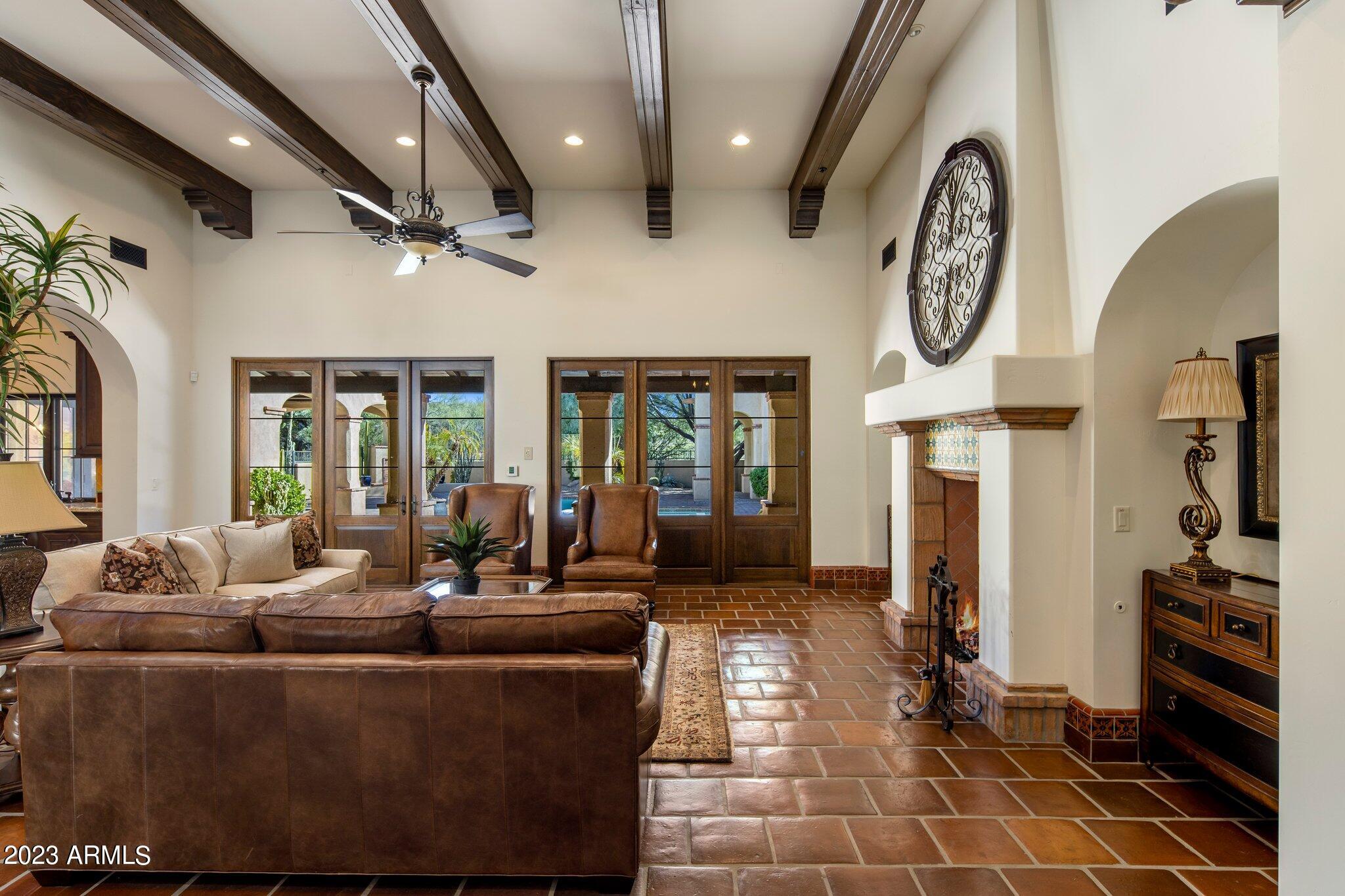WHISPER ROCK UNIT 2 - Residential