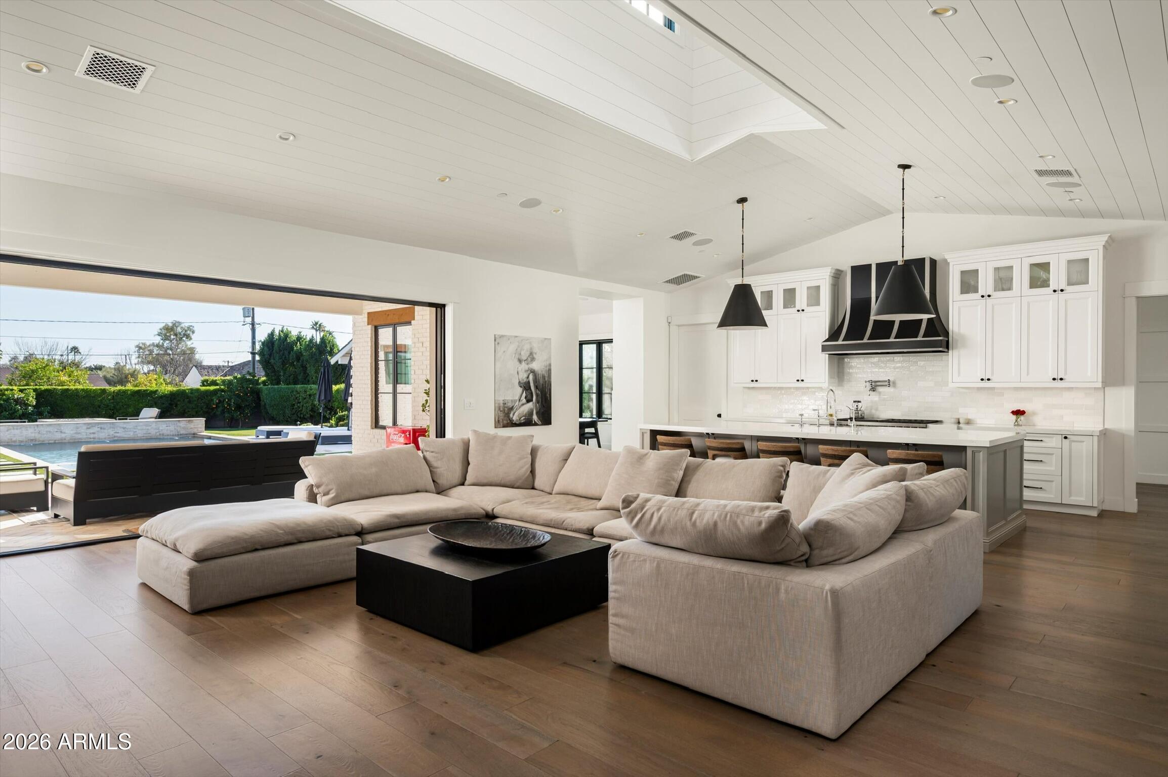 Sectional/Meets & Bounds - Residential