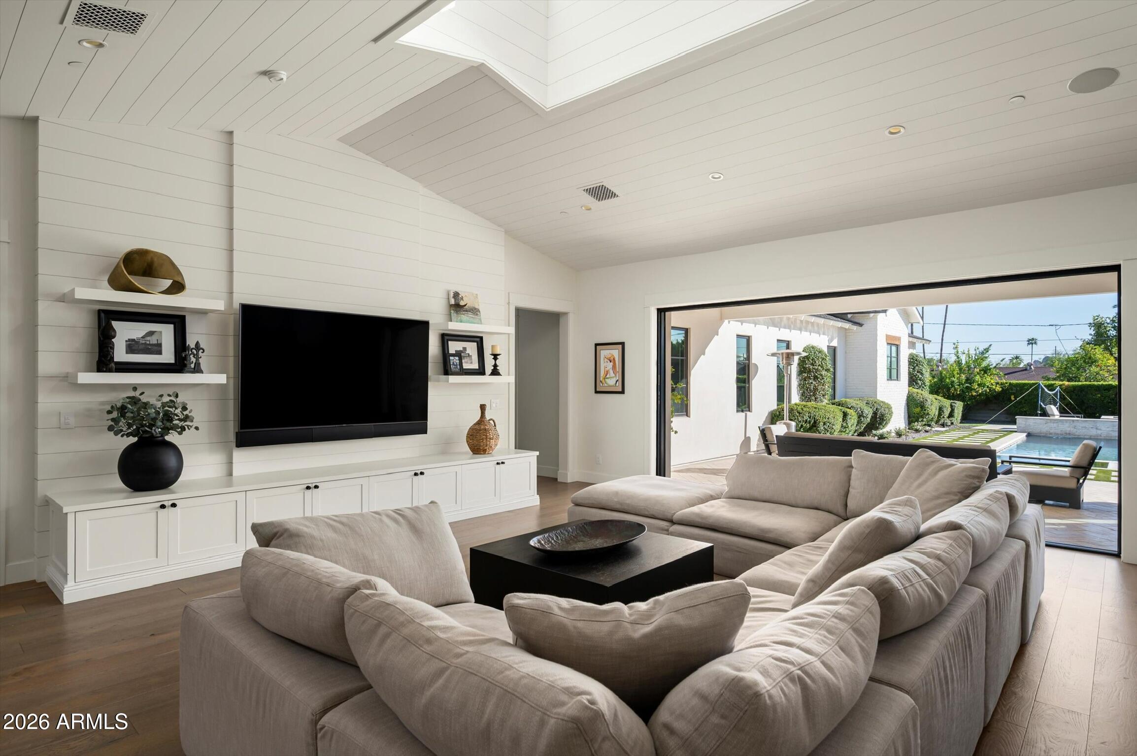 Sectional/Meets & Bounds - Residential