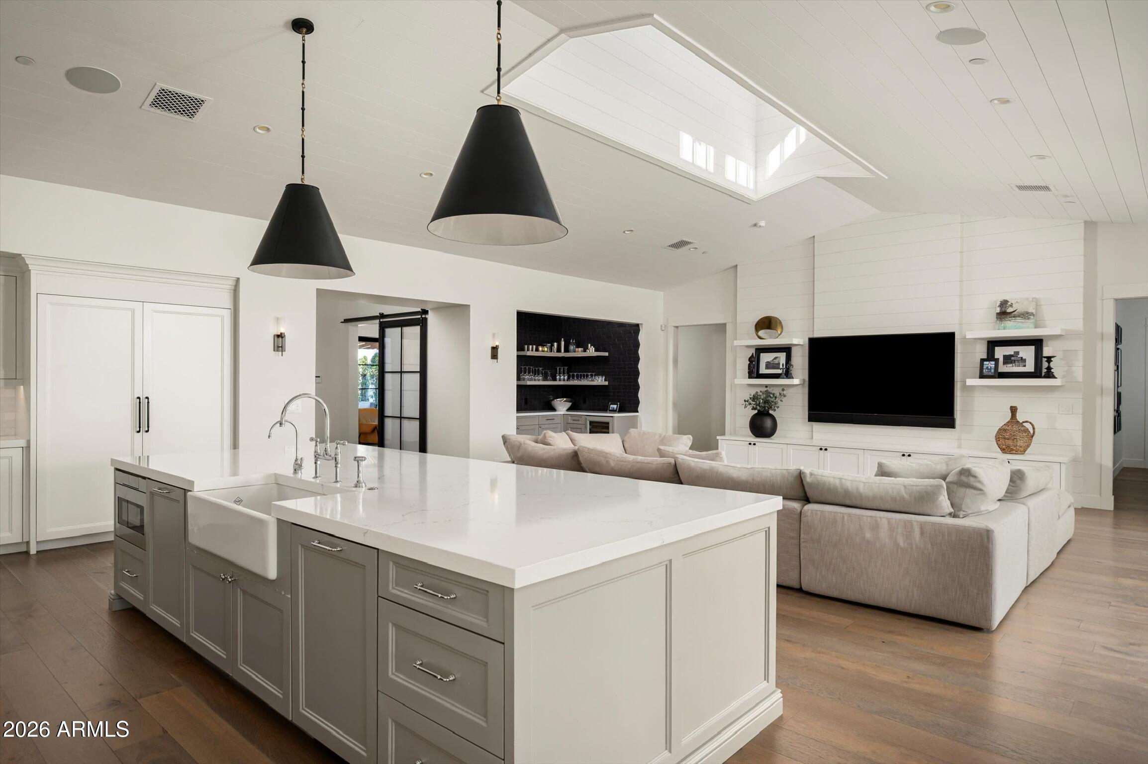 Sectional/Meets & Bounds - Residential