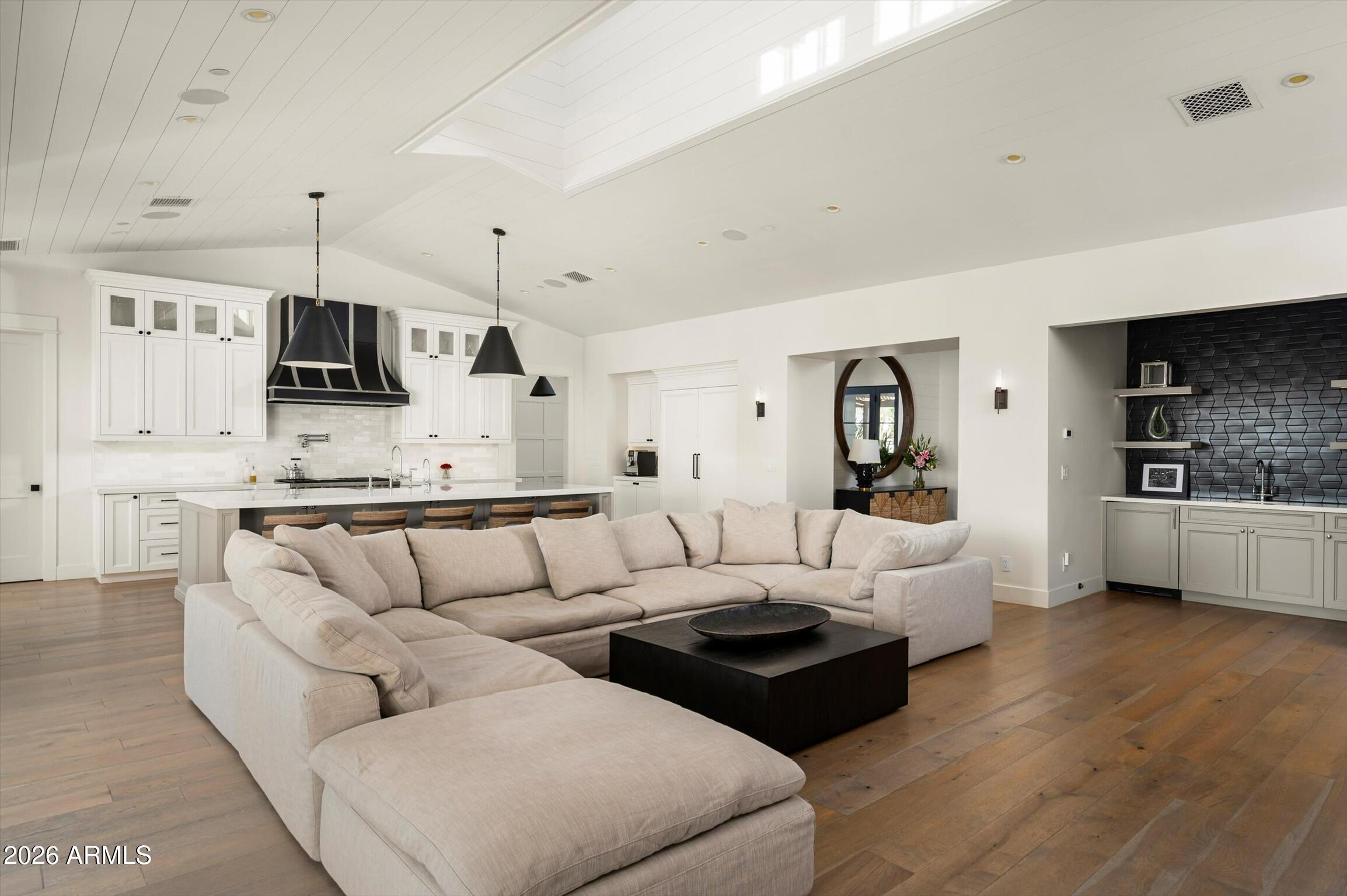 Sectional/Meets & Bounds - Residential