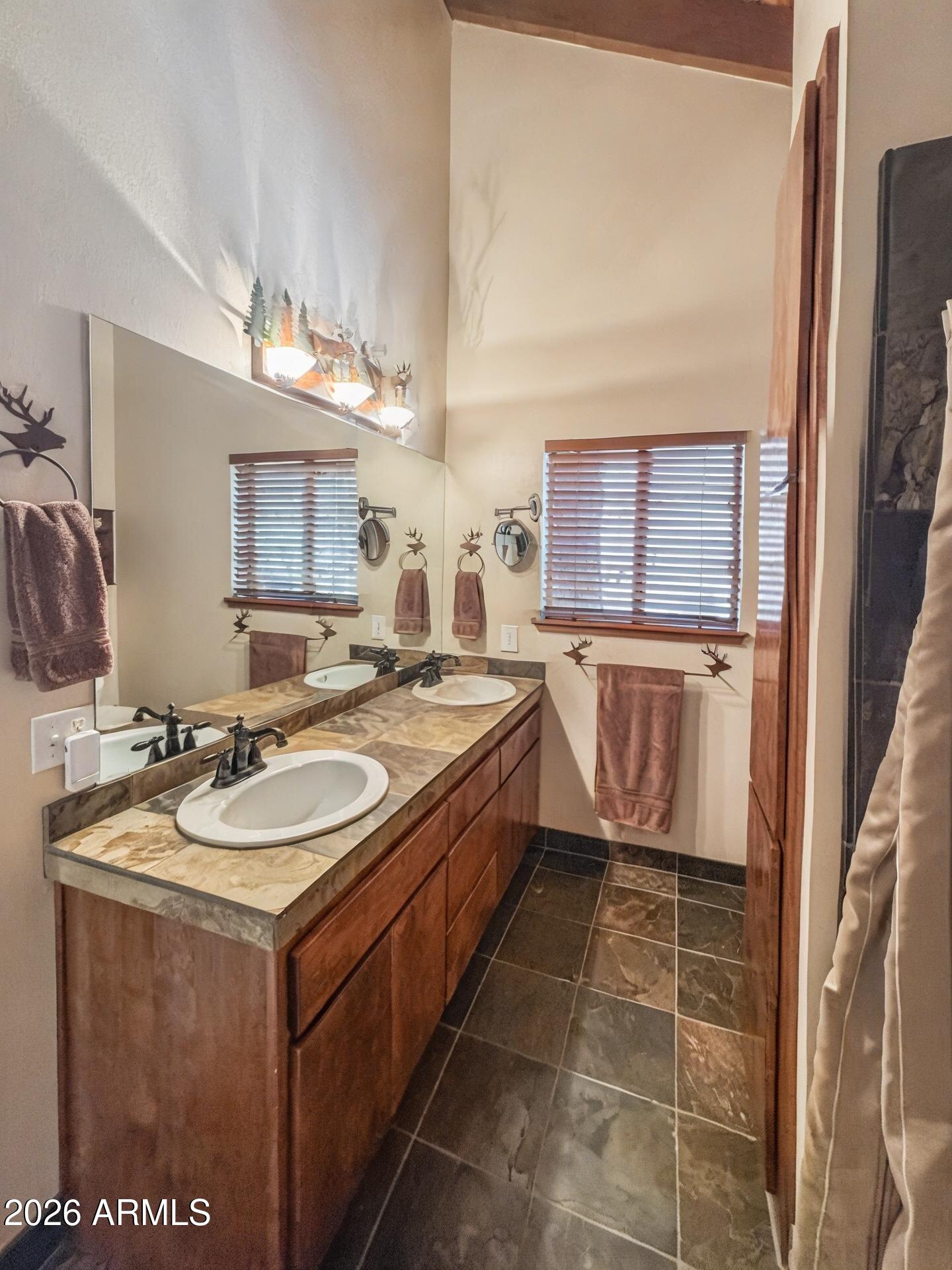 PINETOP LAKES UNIT 3 - Residential