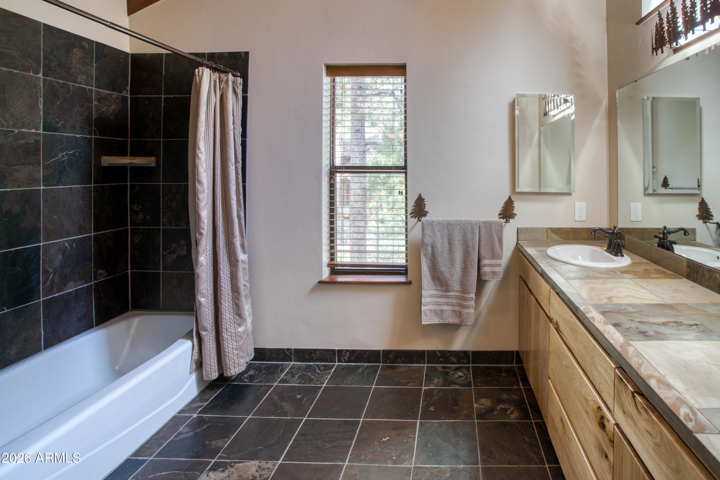 PINETOP LAKES UNIT 3 - Residential