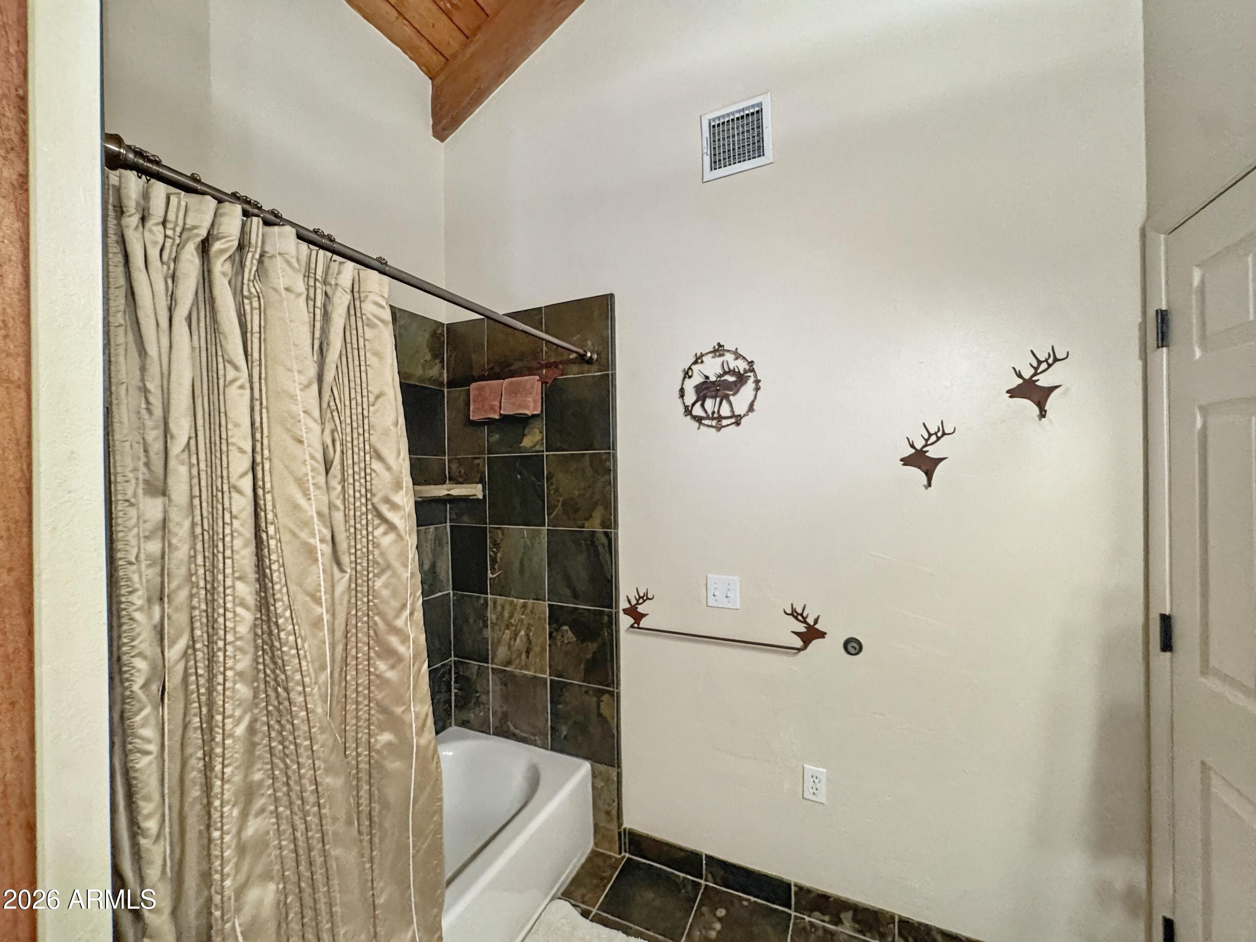 PINETOP LAKES UNIT 3 - Residential