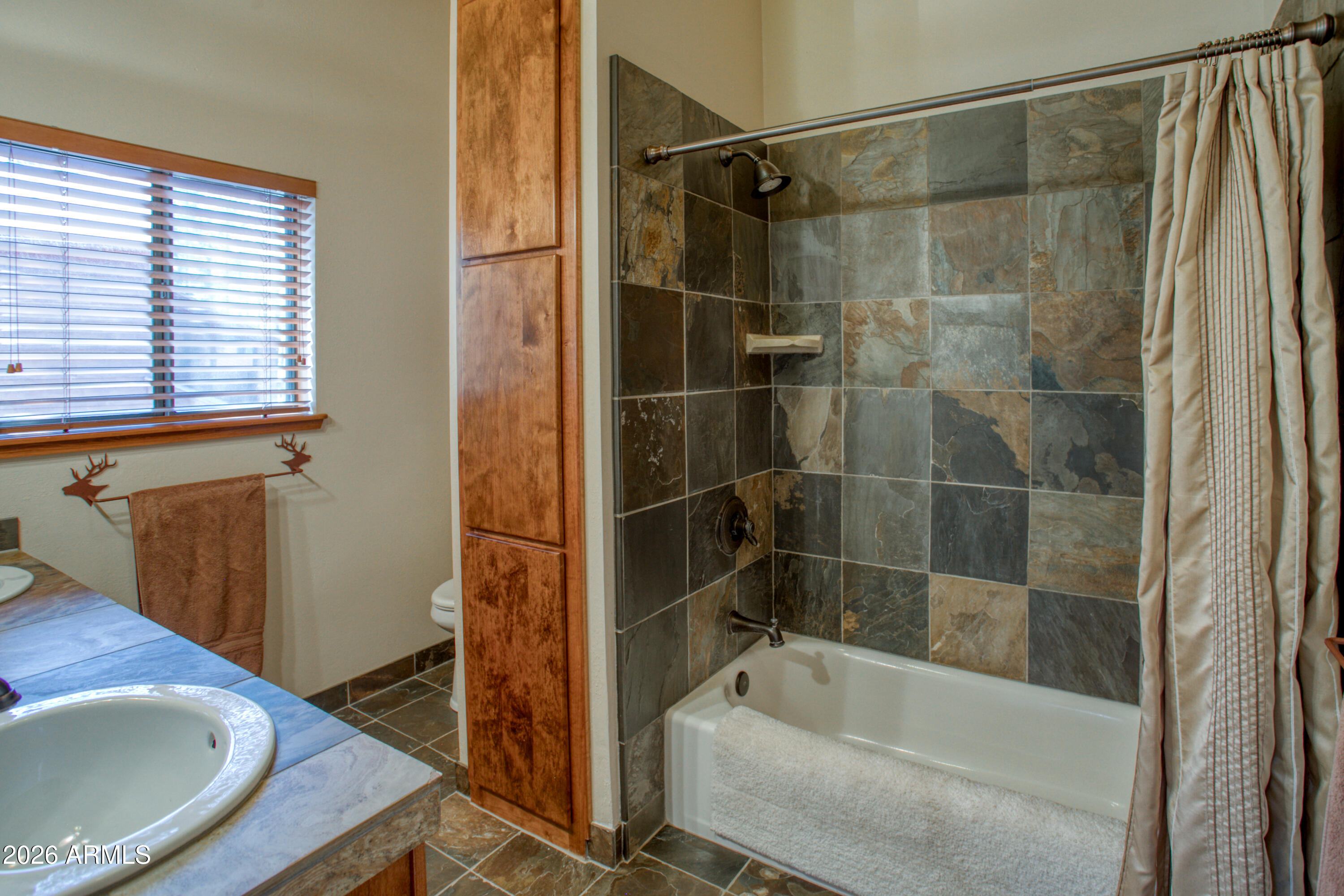 PINETOP LAKES UNIT 3 - Residential