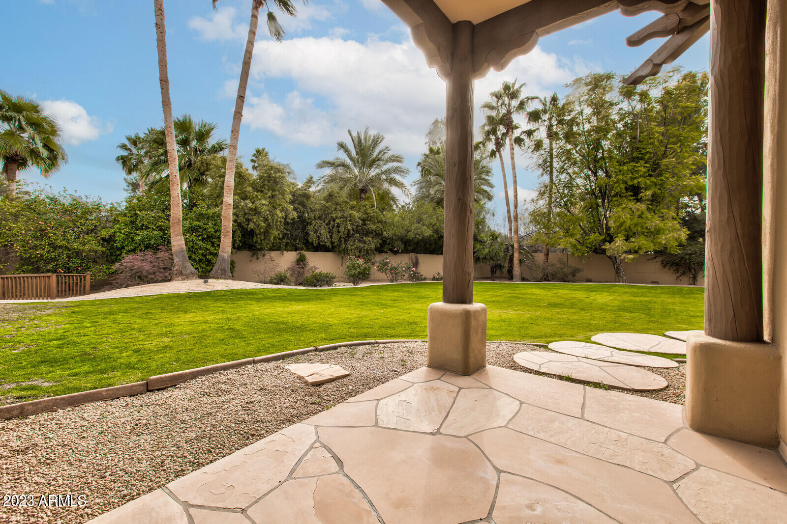HIDDEN PARADISE - Residential
