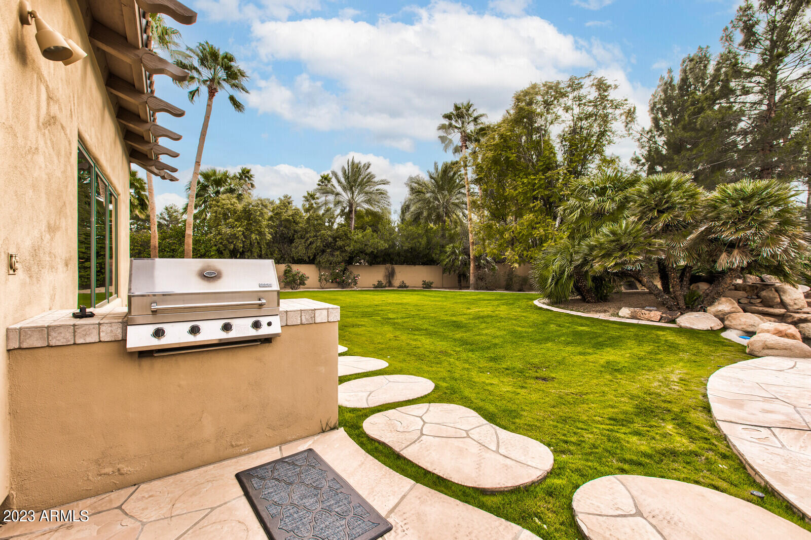 HIDDEN PARADISE - Residential