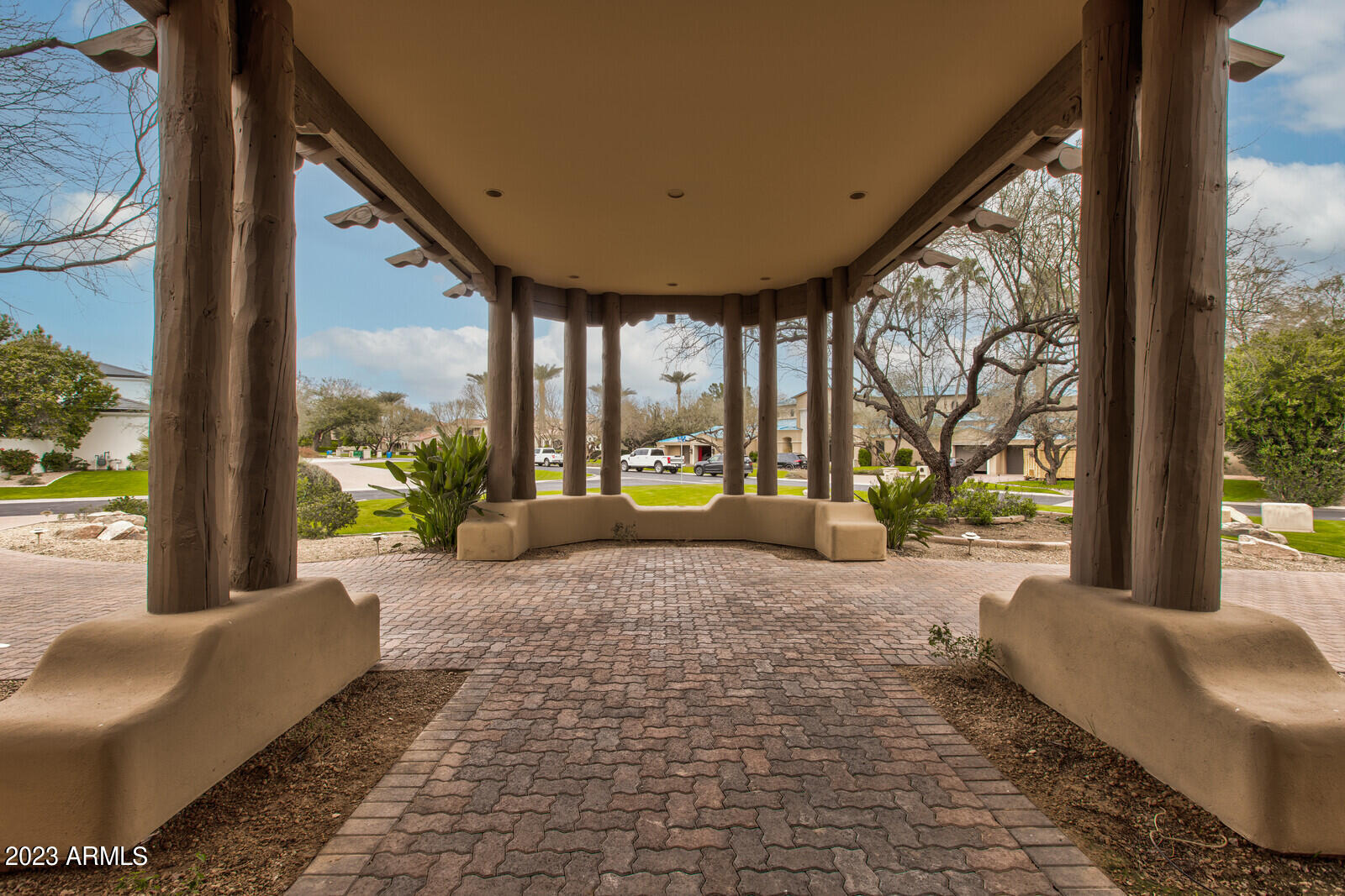 HIDDEN PARADISE - Residential
