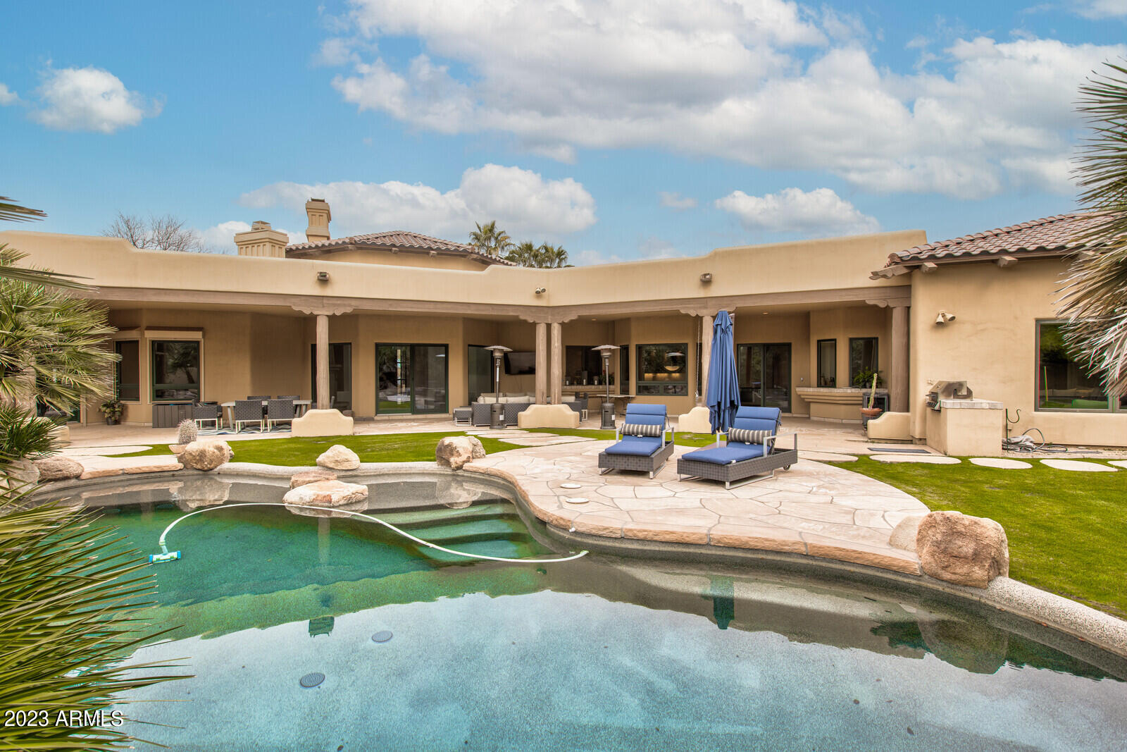 HIDDEN PARADISE - Residential