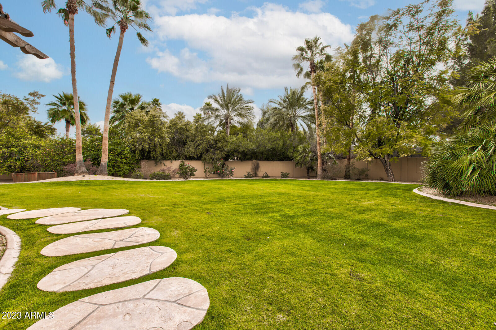 HIDDEN PARADISE - Residential