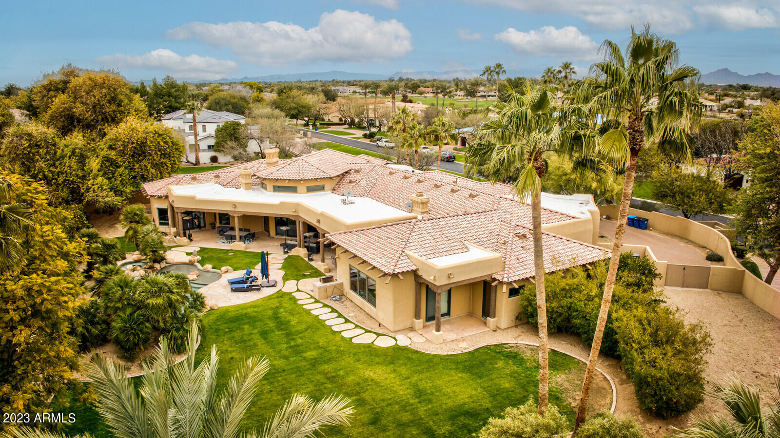HIDDEN PARADISE - Residential