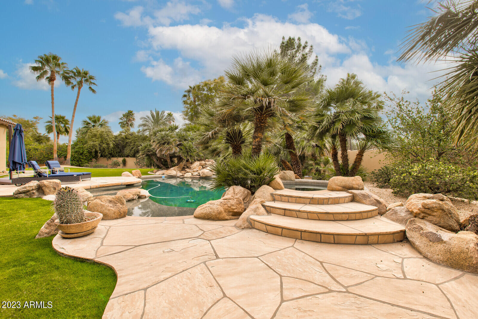 HIDDEN PARADISE - Residential