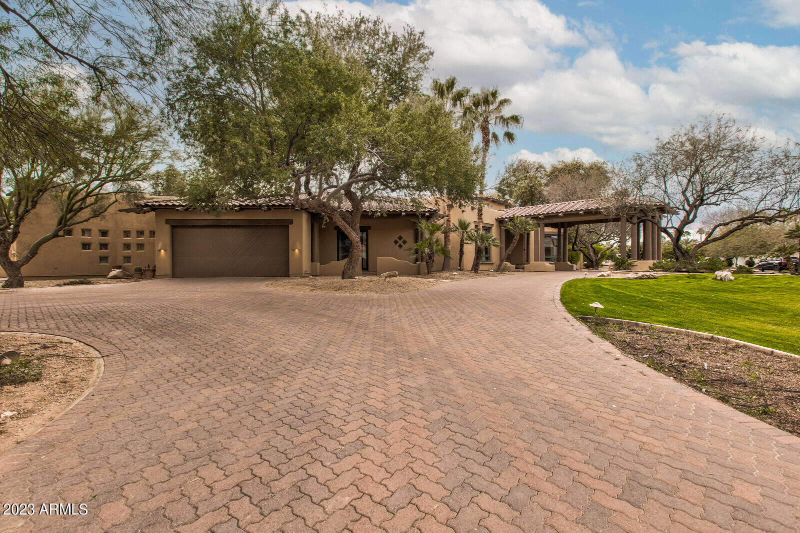 HIDDEN PARADISE - Residential