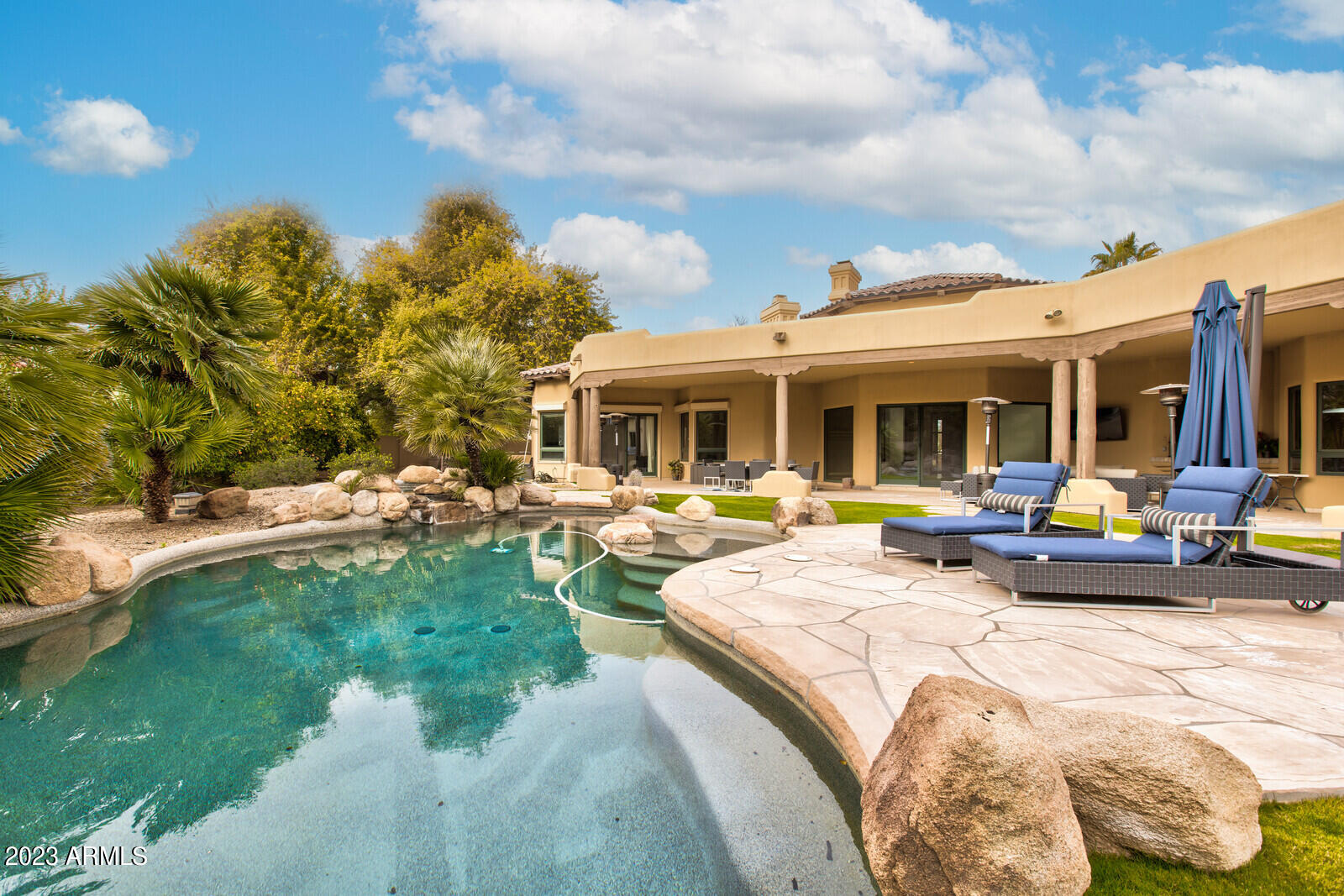 HIDDEN PARADISE - Residential