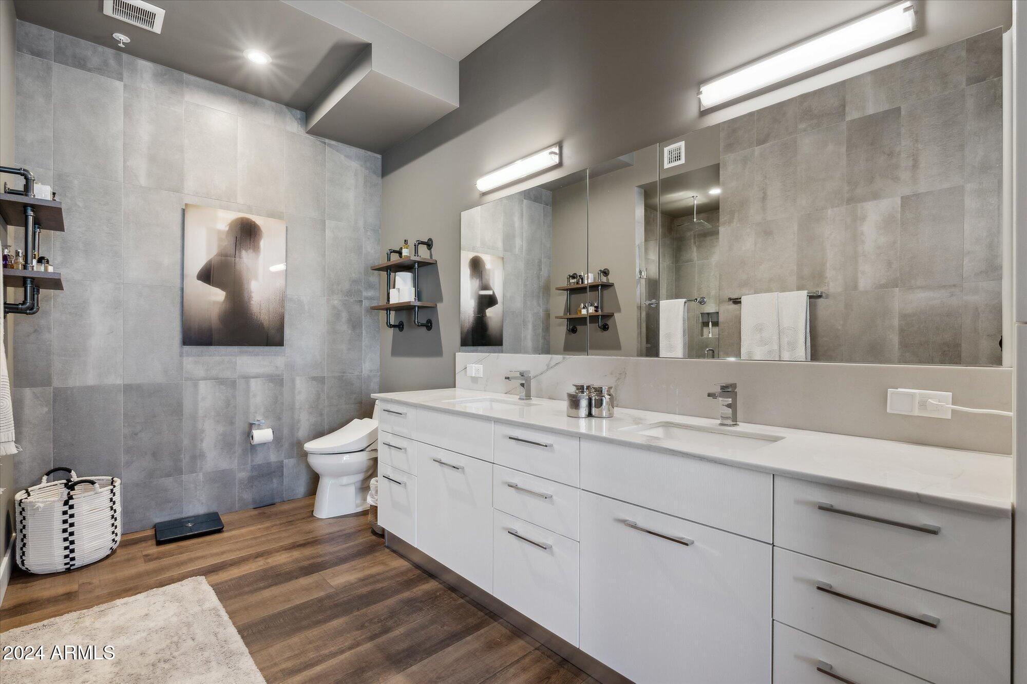 OPTIMA KIERLAND CENTER 7180 CONDOMINIUM 1ST AMD AN - Residential