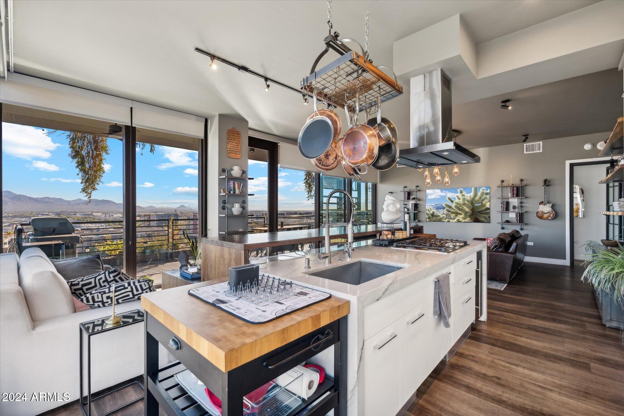 OPTIMA KIERLAND CENTER 7180 CONDOMINIUM 1ST AMD AN - Residential