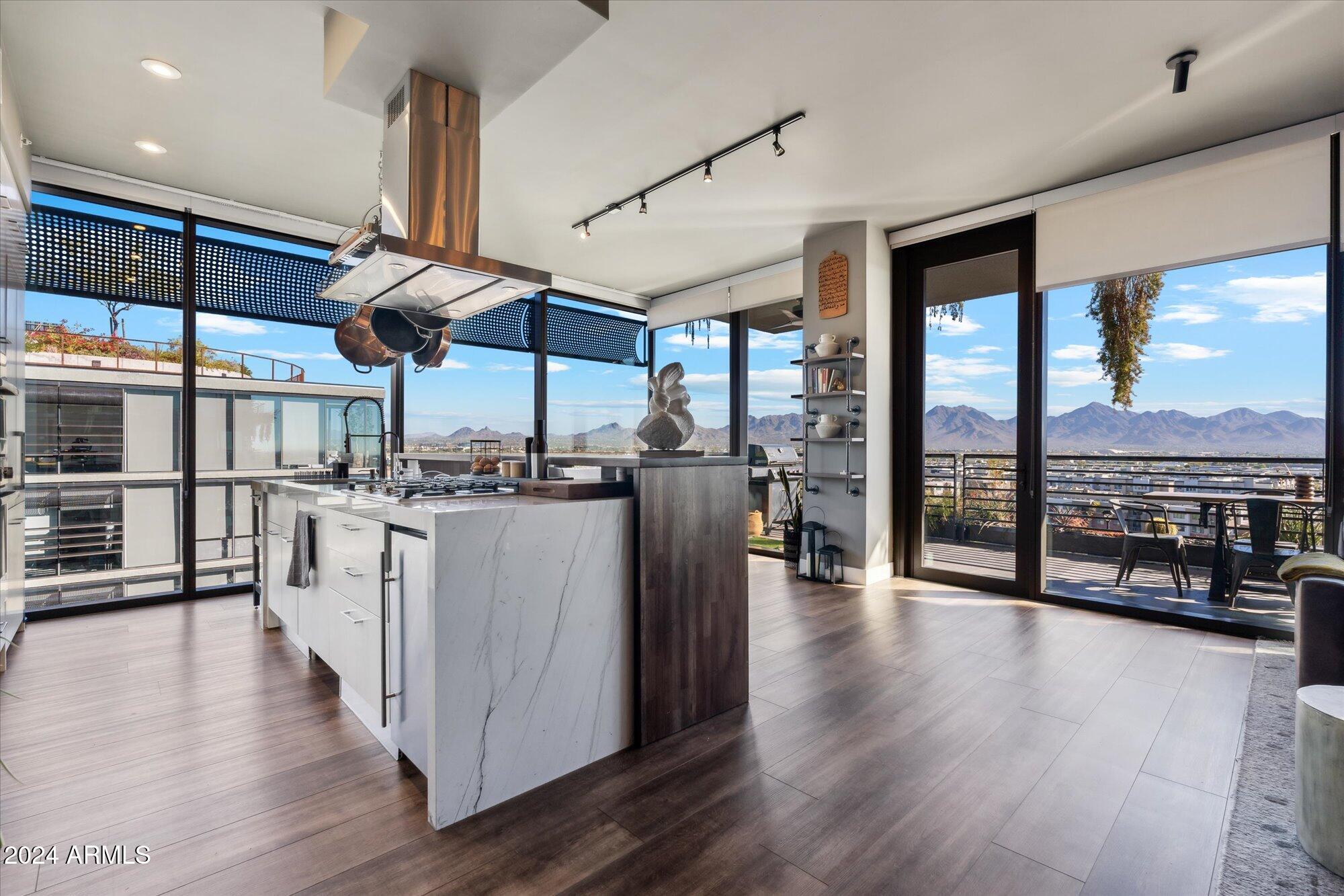 OPTIMA KIERLAND CENTER 7180 CONDOMINIUM 1ST AMD AN - Residential