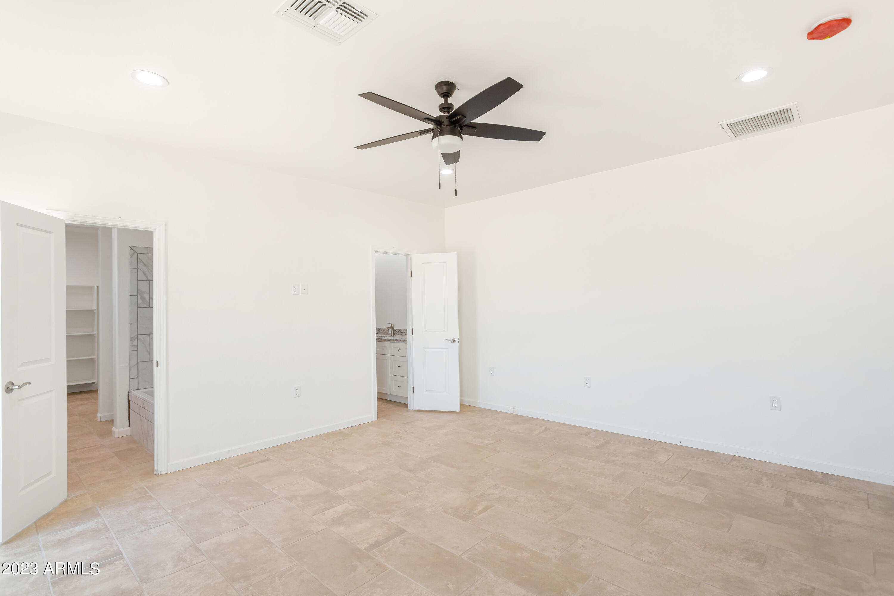 RANCHO ARIZONA - Residential